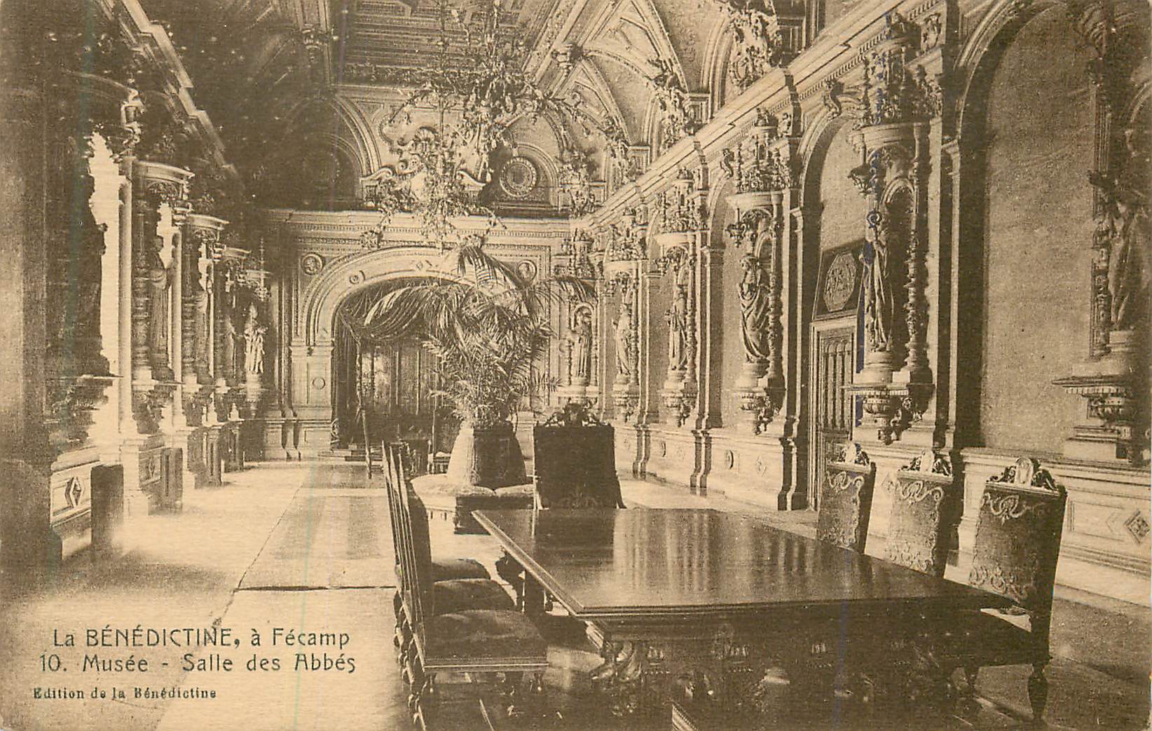 CPA la Benedictine a Fecamp Musee Salle des Abbes