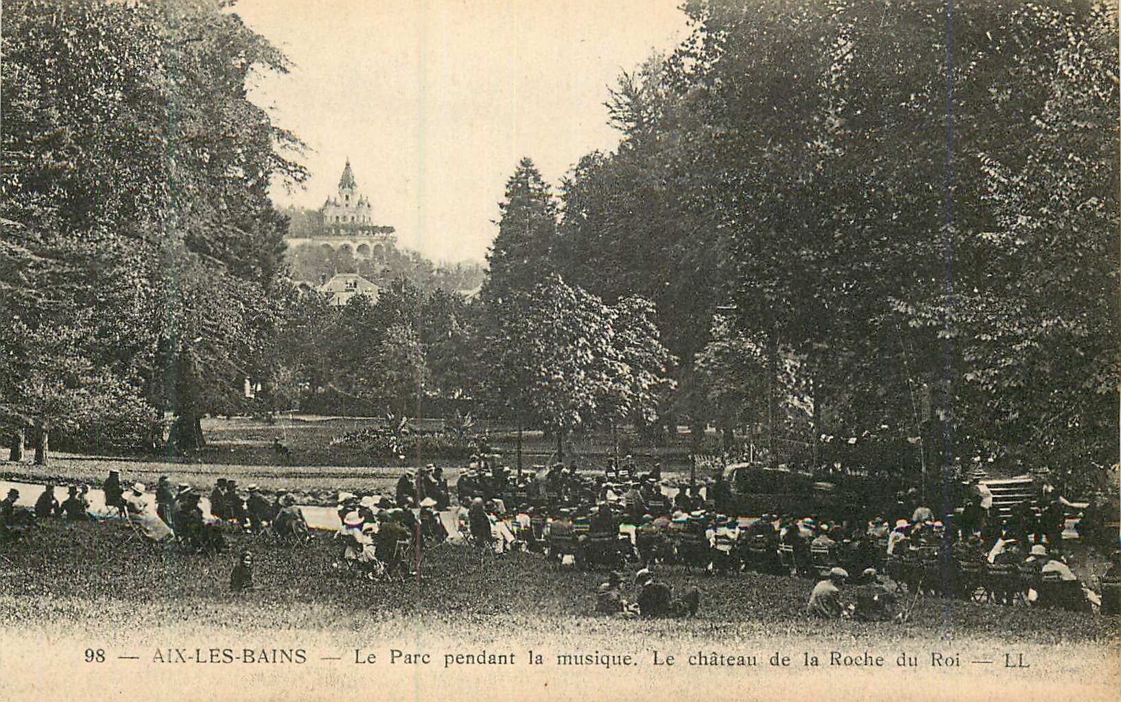 CPA Aix les Bains le Parc pendant la Musique le Chateau de la Roche du Roi