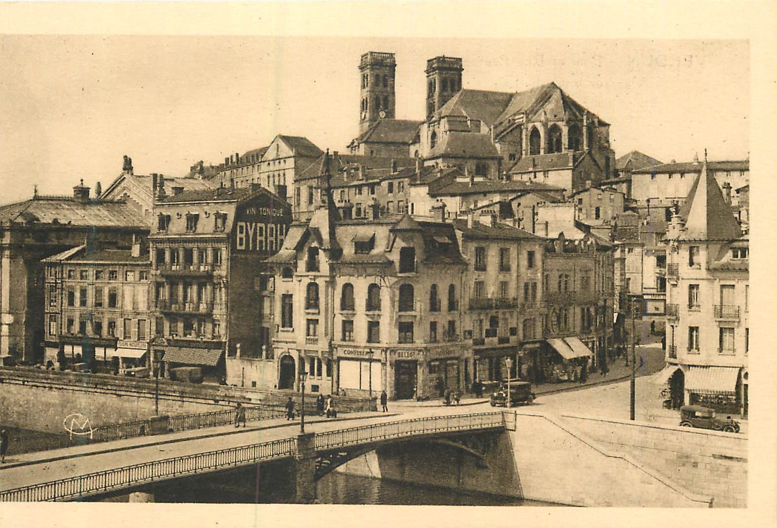 CPA Verdun Pont et Rue Beaurepaire vue sur la Cathedrale