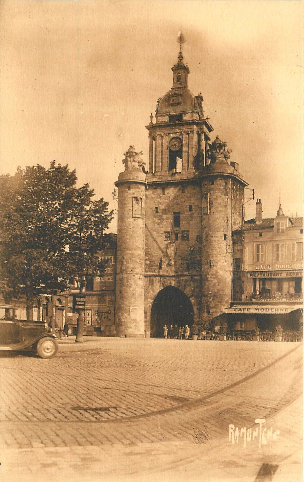 CPA la Rochelle Porte de la Grosse Horloge