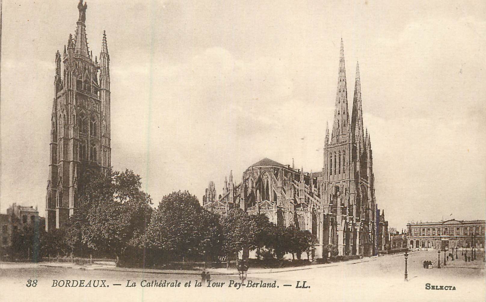 Bordeaux — La Cathédrale et la Tour Pey-Berland — LL. — SELECTA