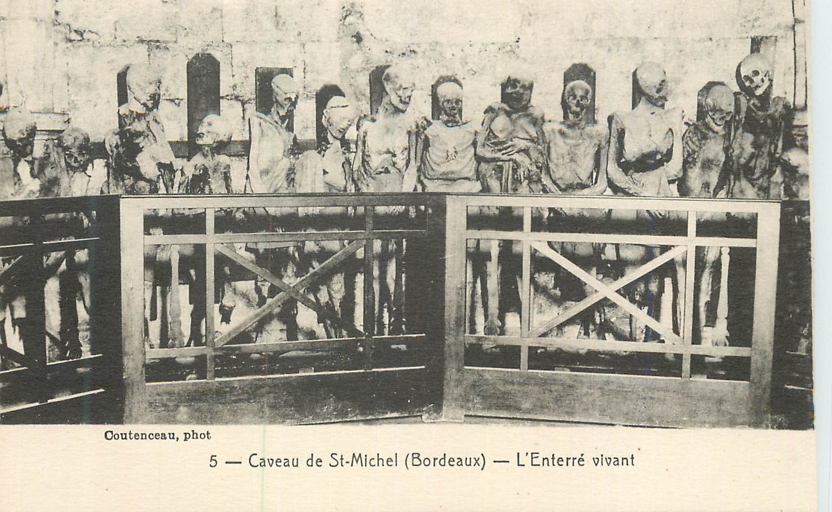 CPA Caveau de St Michel (Bordeaux) l'Enterre Vivant