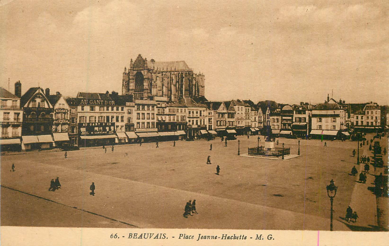 CPA Beauvais Place Jeanne Hachette