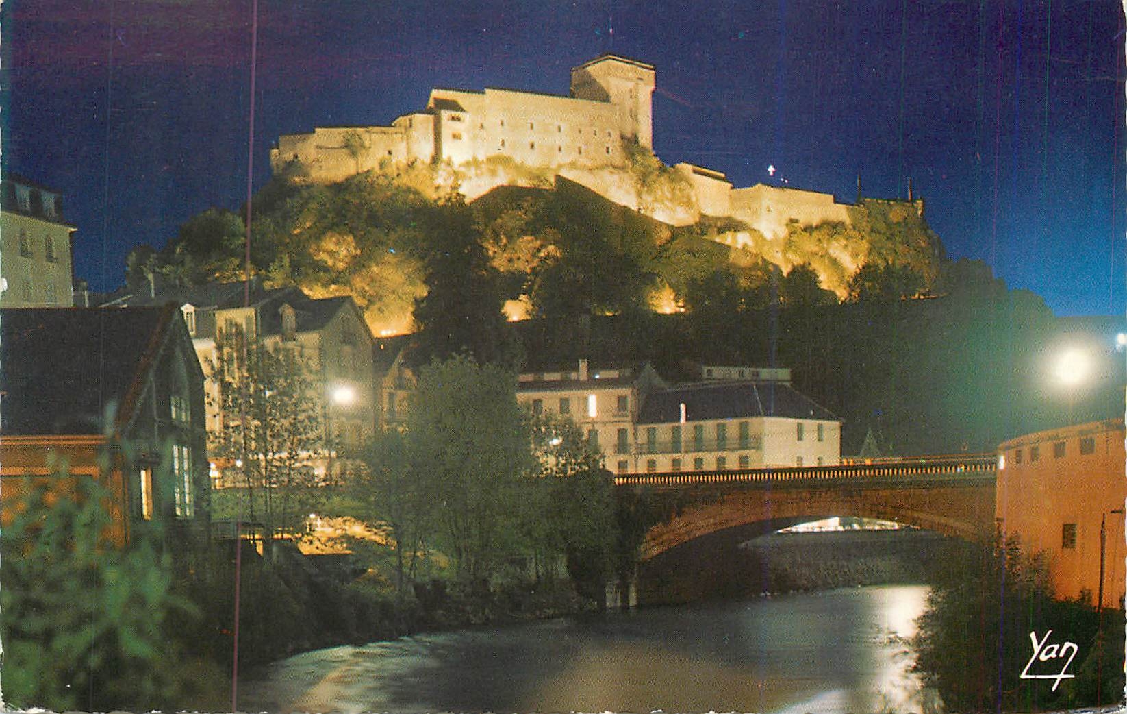 CPM Lourdes Son et Lumiere au Chateau Fort