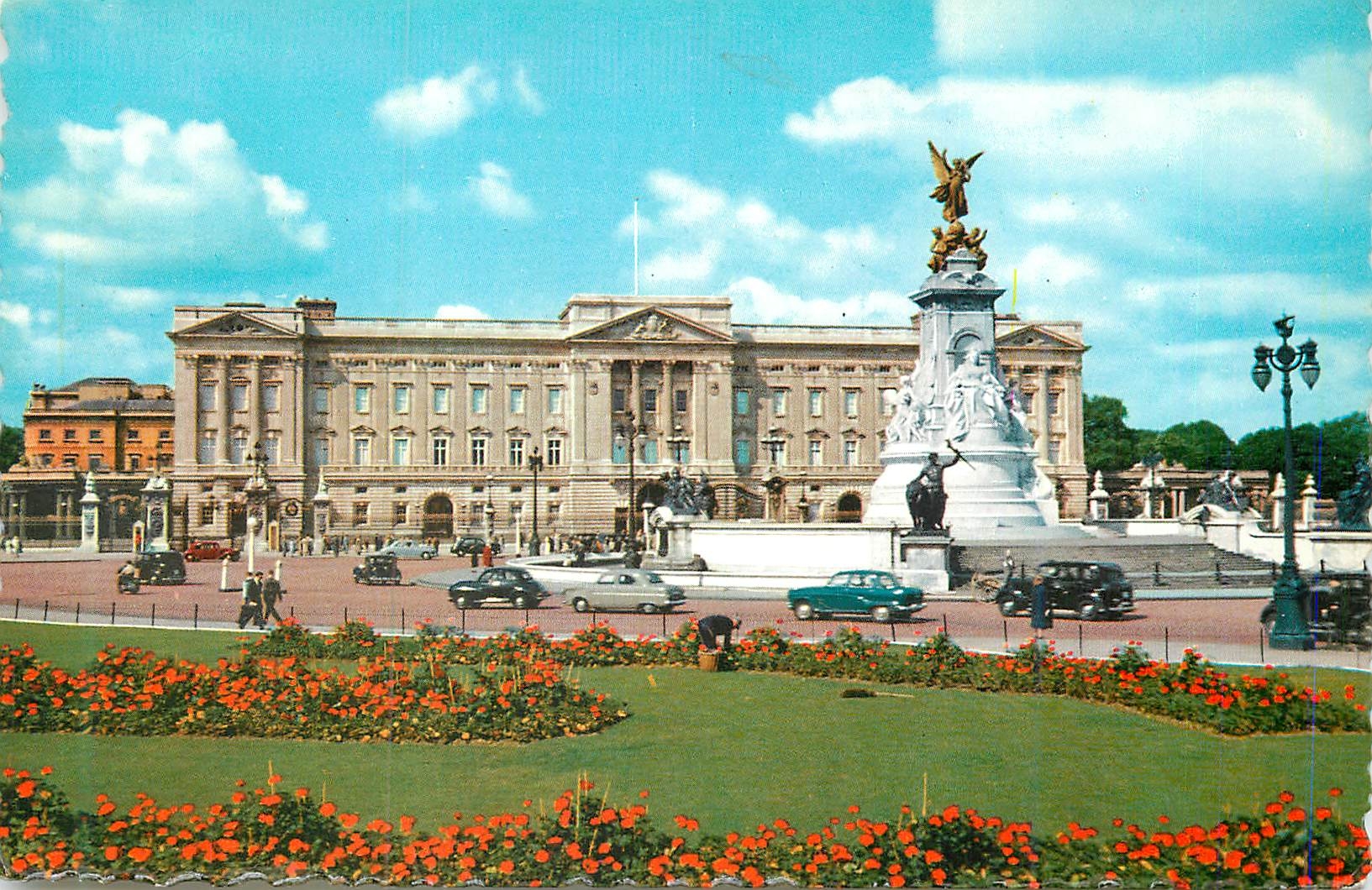 CPM Buckingham Palace and Victoria Memorial London