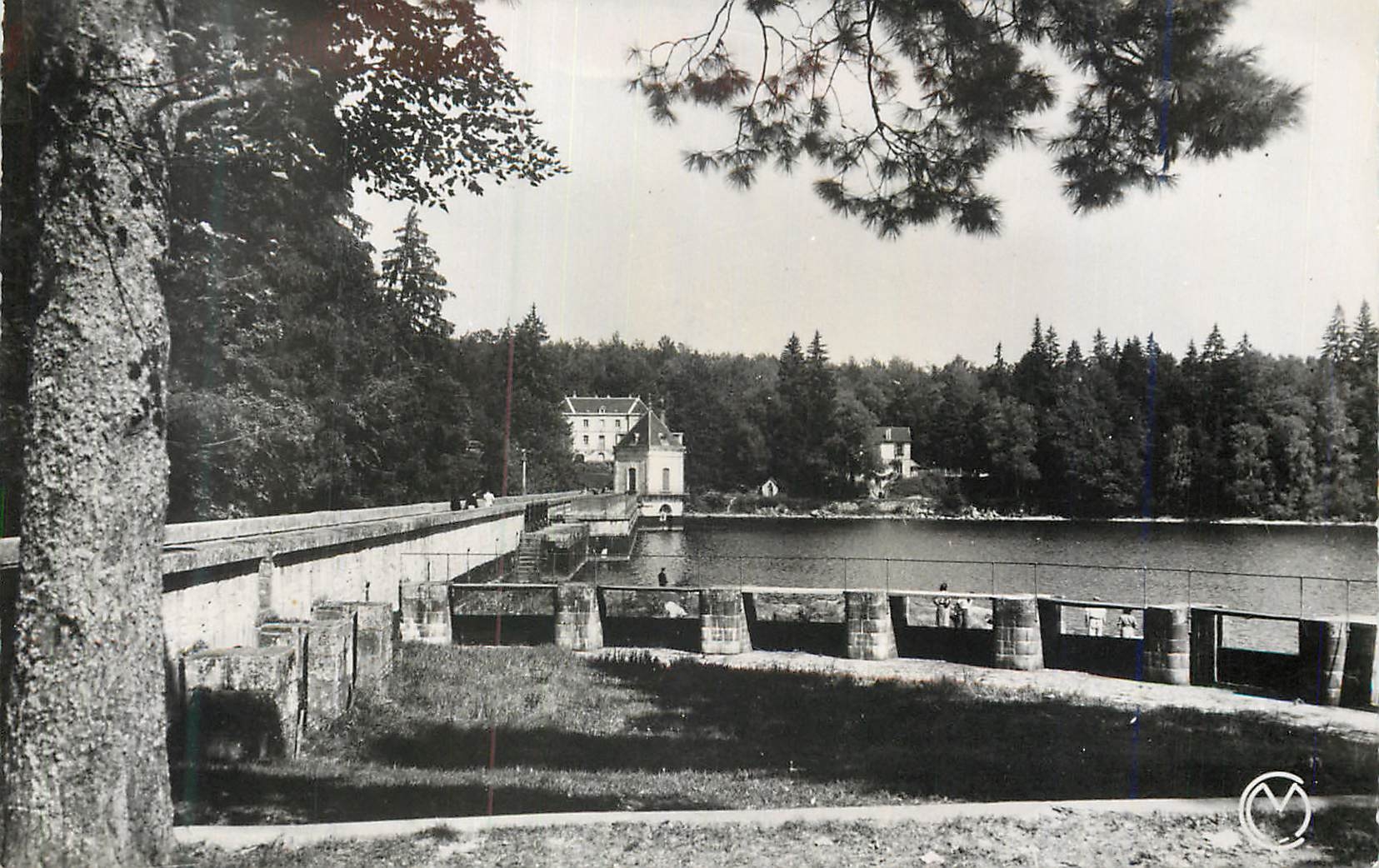 CPM Lac des Settons (Nievre) la Digue 275m Batie de 1854 a 1858