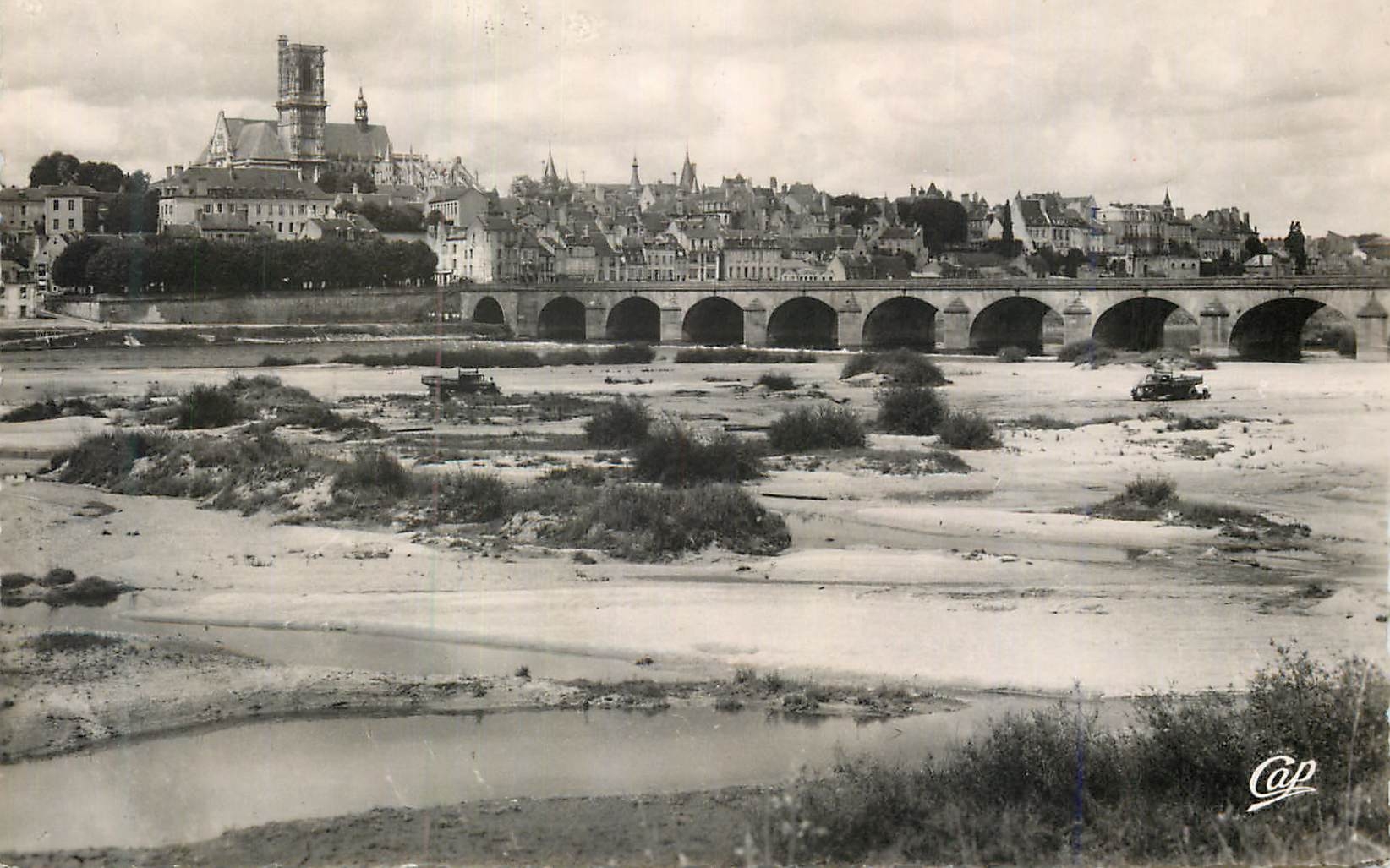 CPM Nevers le Pont sur la Loire