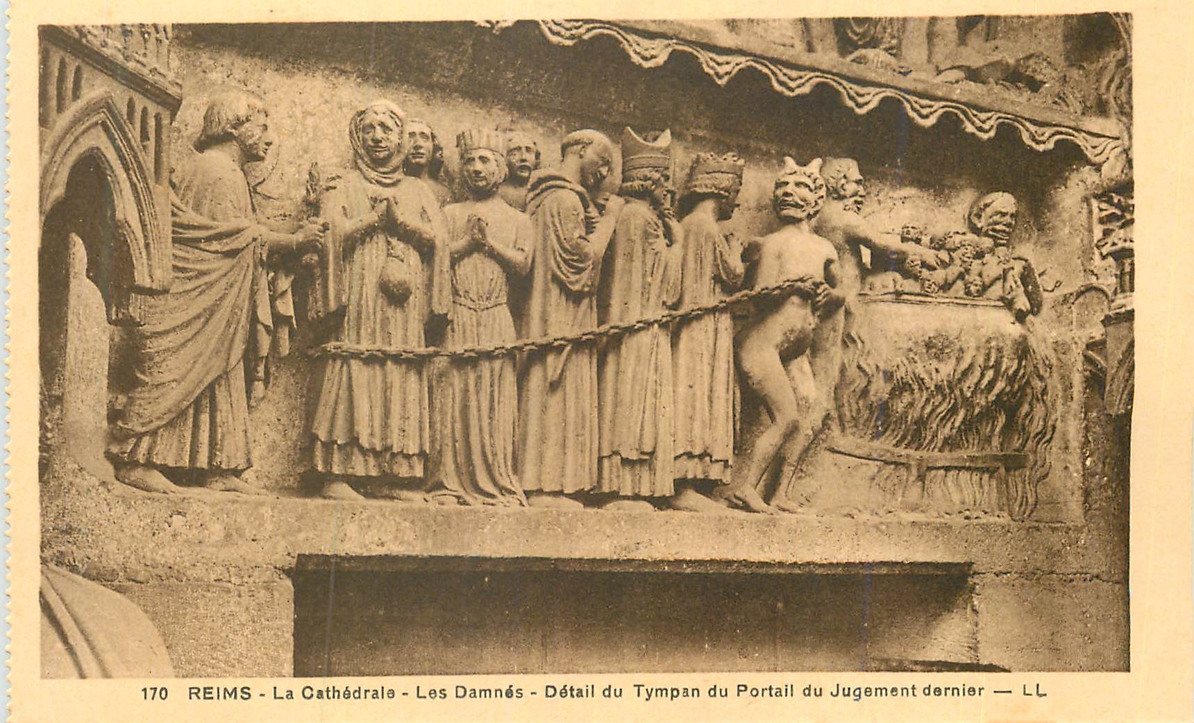 CPA la Cathedrale les Damnes Detail du Tympan du Portail du Jugement dernier