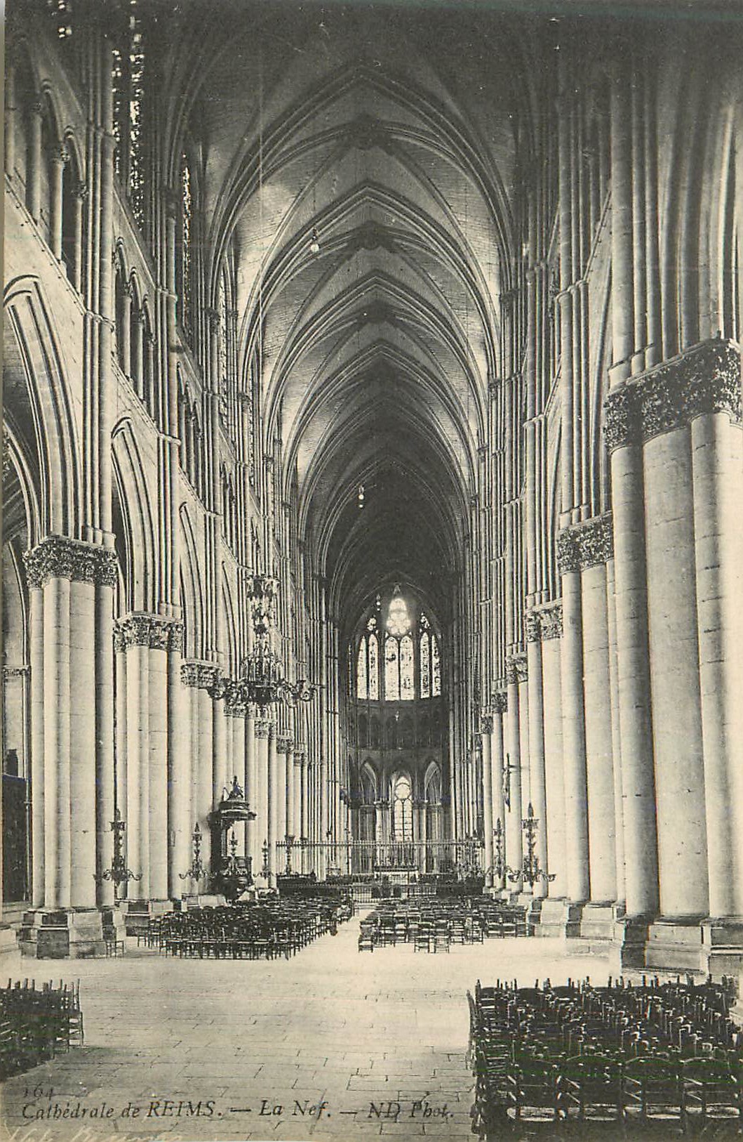 CPA Cathedrale de Reims la Nef