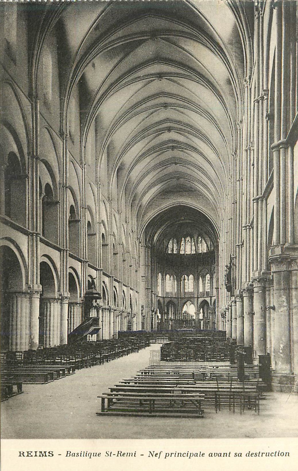 CPA Reims Basilique Saint Remi nef Principale Avant sa Destruction