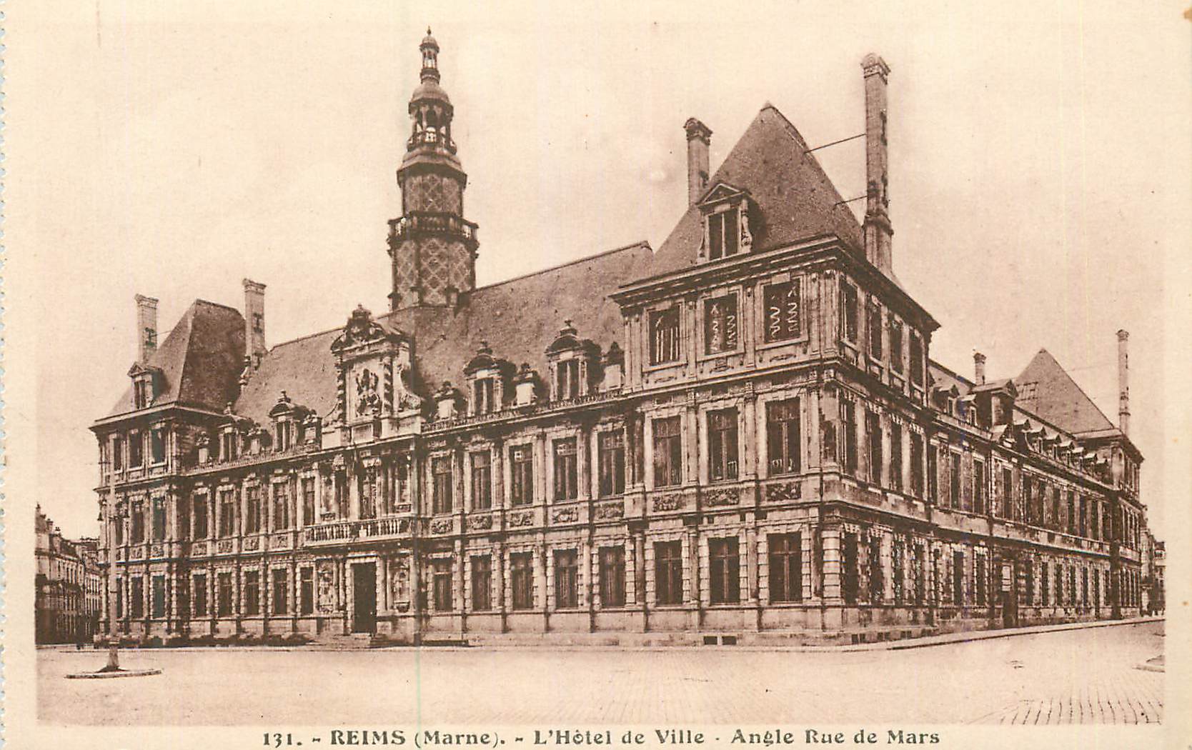 Reims (Marne) — L'Hôtel de Ville — Angle Rue de Mars — n°131