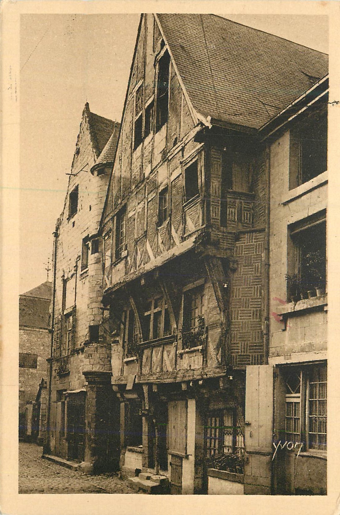 Chinon - Vieilles Maisons (XVe siècle) — Édition d'Art YVON, Paris, n°50