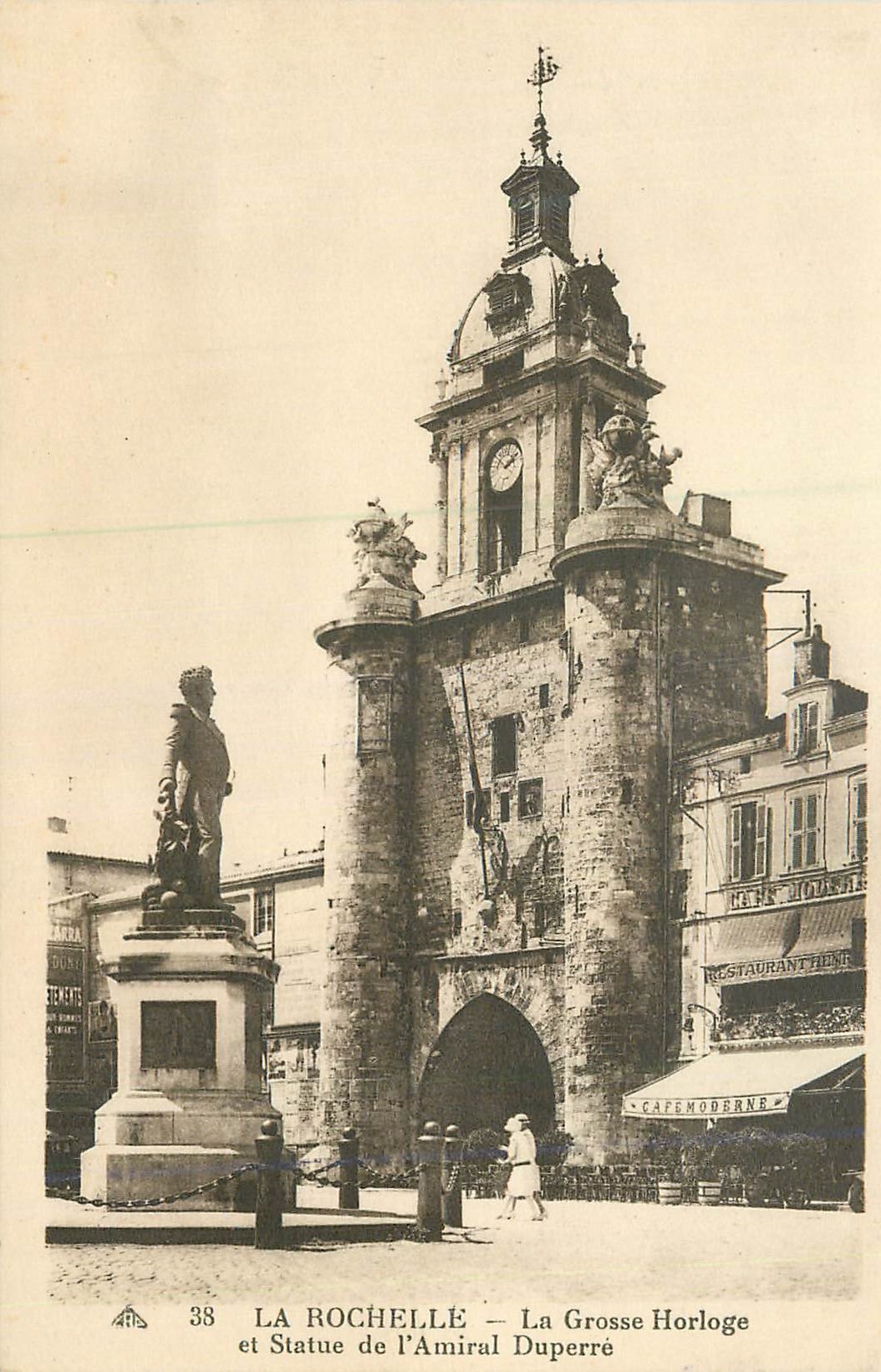 CPA la Rochelle la Grosse Horloge et Statue de l'Amiral Duperre