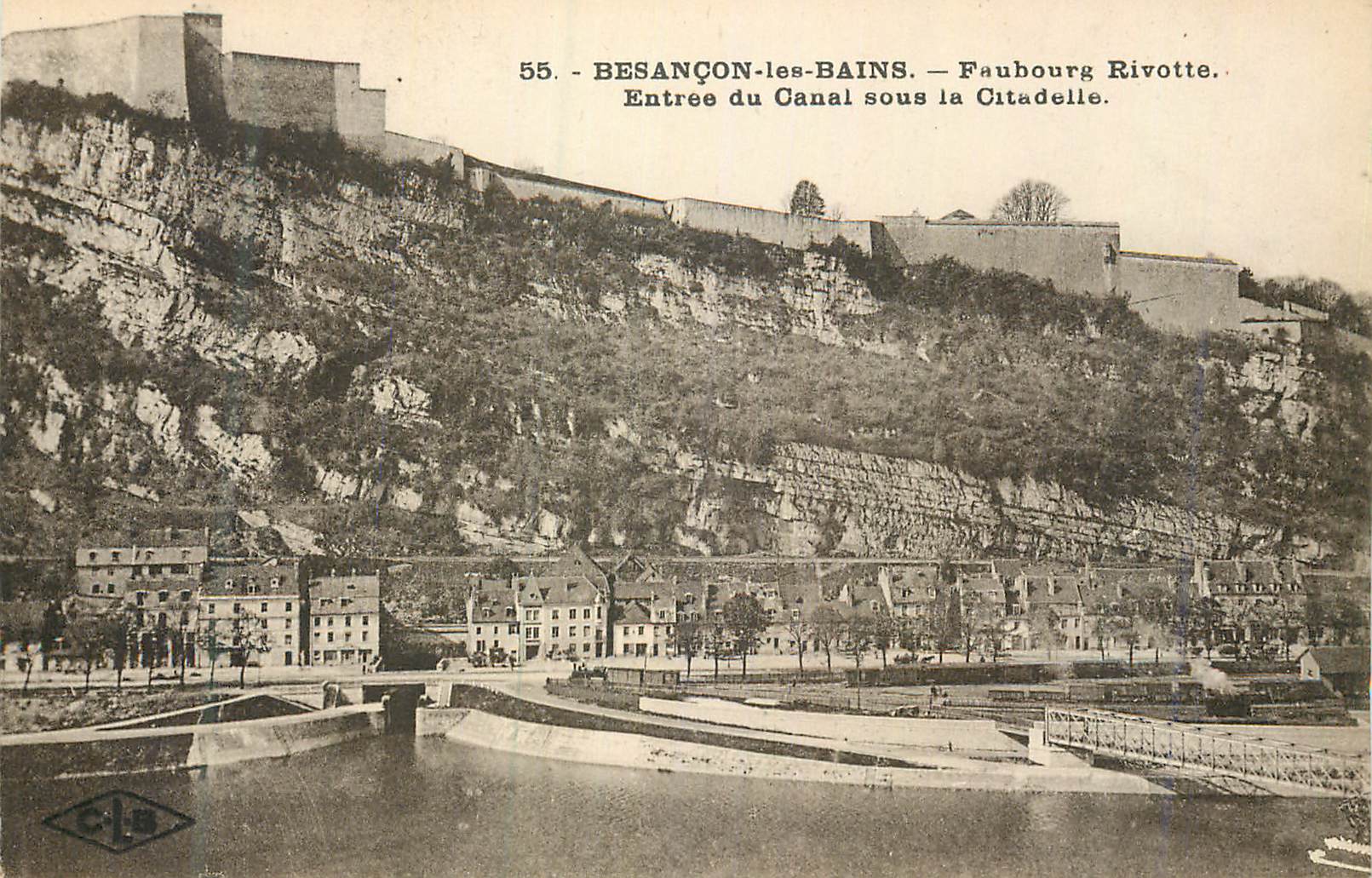 Besançon-les-Bains — Faubourg Rivotte. Eingang zum Kanal unter der Zitadelle.