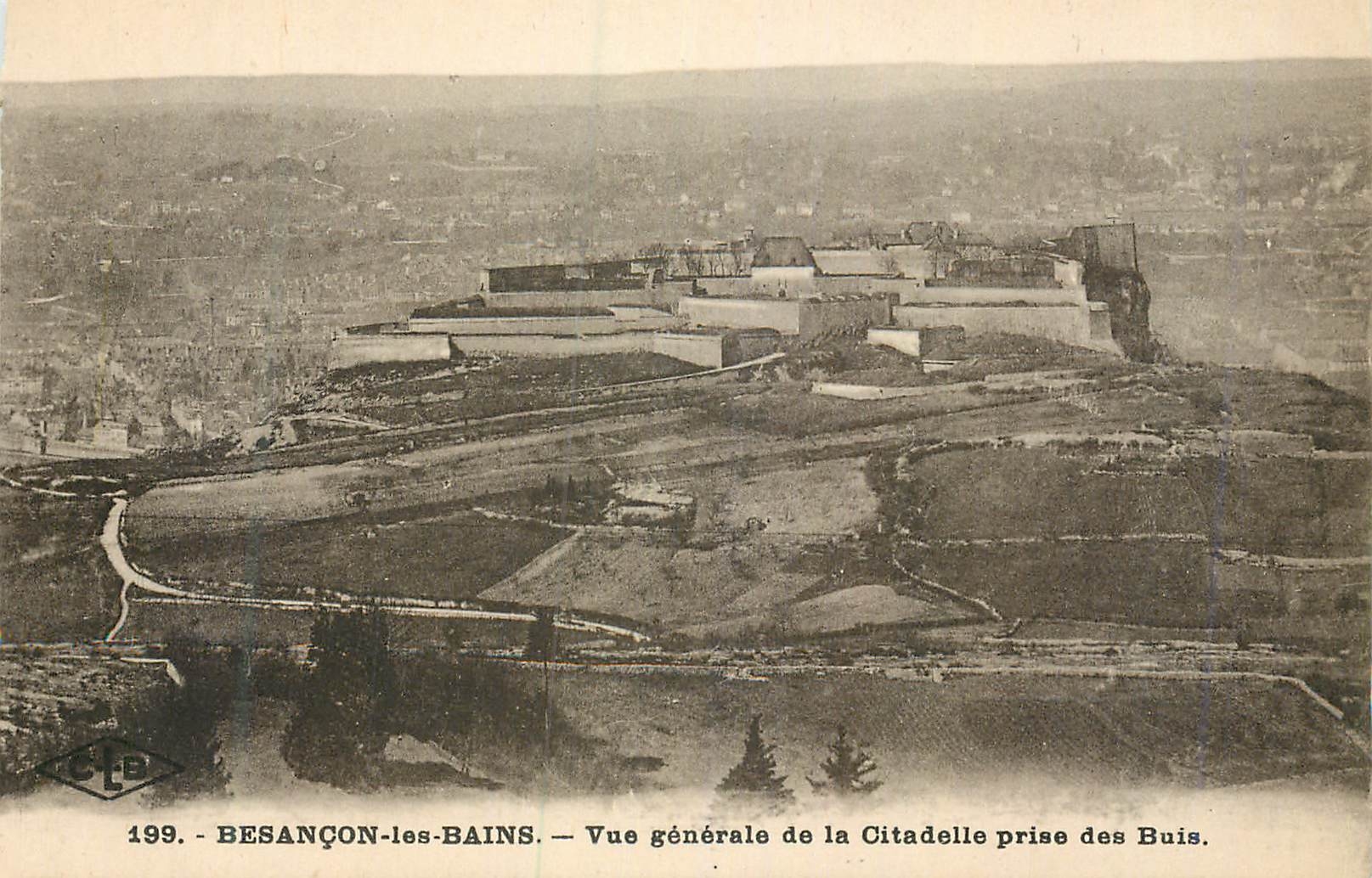 CPA Besancon les Bains Vue generale de la Citadelle prise des Buis