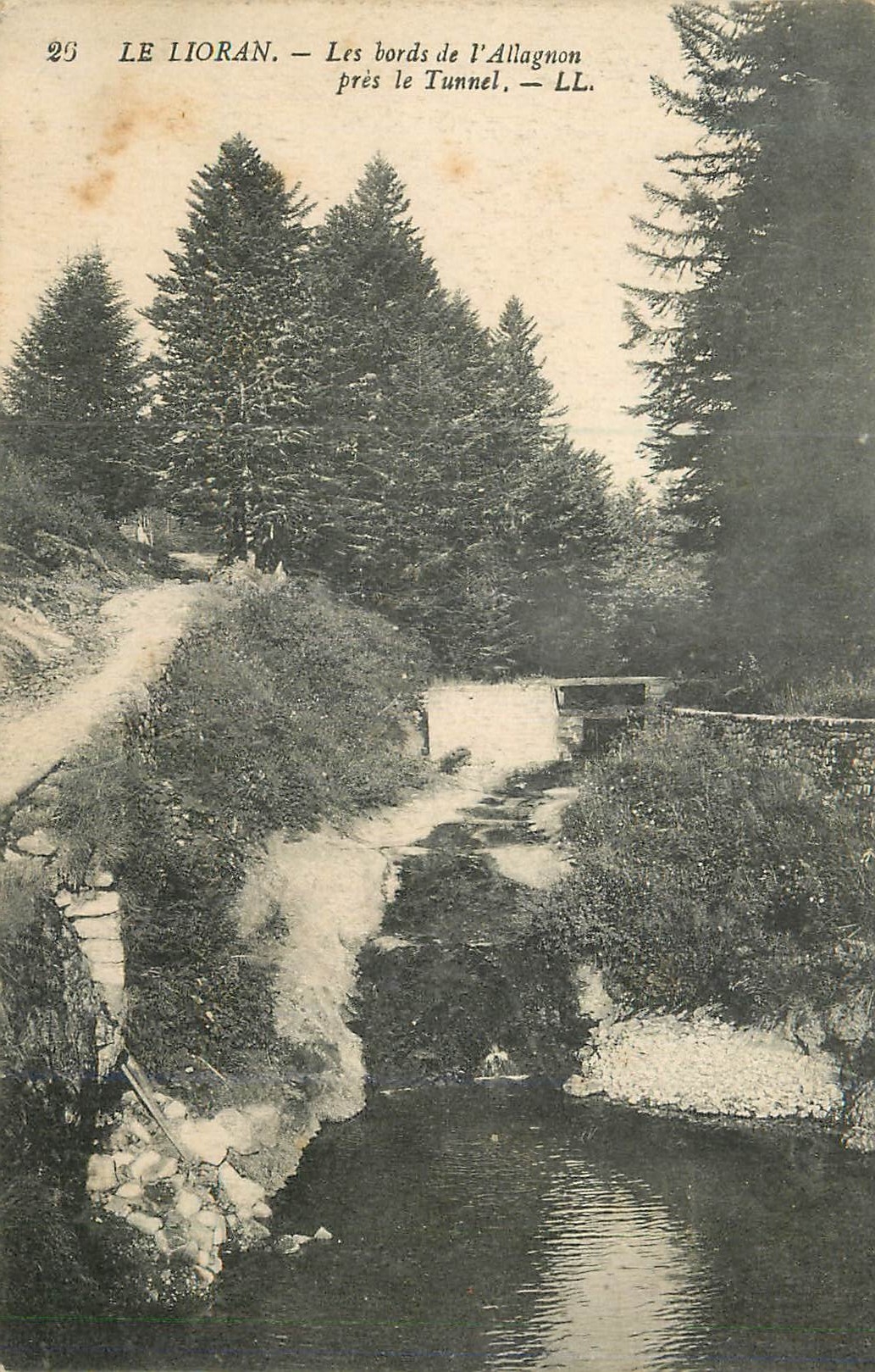 CPA le Lioran les Bords de l'Allagnon pres le Tunnel