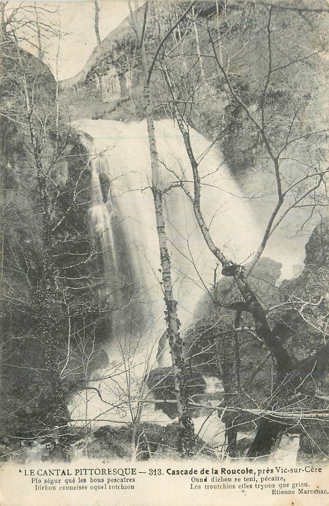 CPA le Cantal Pittoresque Cascade de la Roucole pres Vic sur Cere
