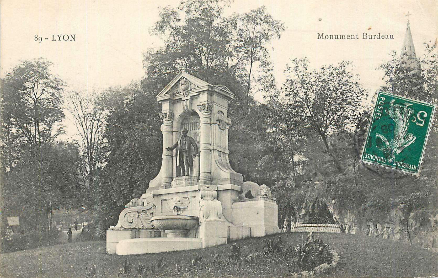 CPA Lyon Monument Burdeau