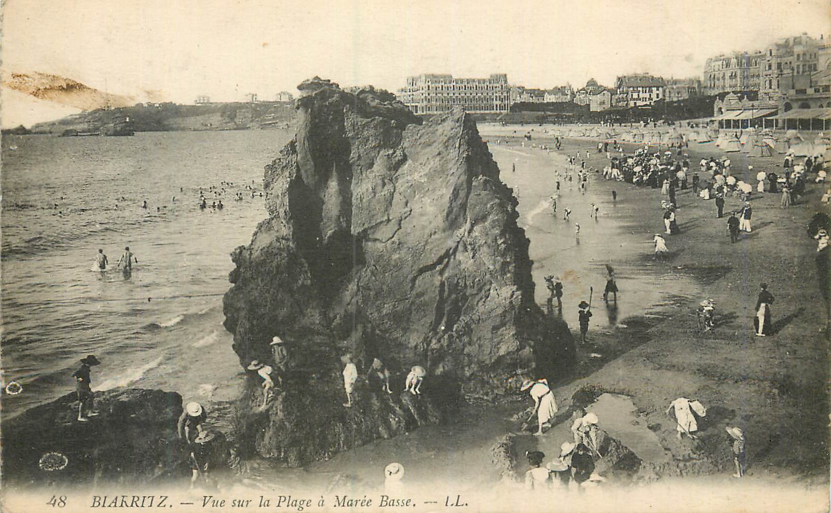 Biarritz — Vue sur la Plage à Marée Basse — I.L.