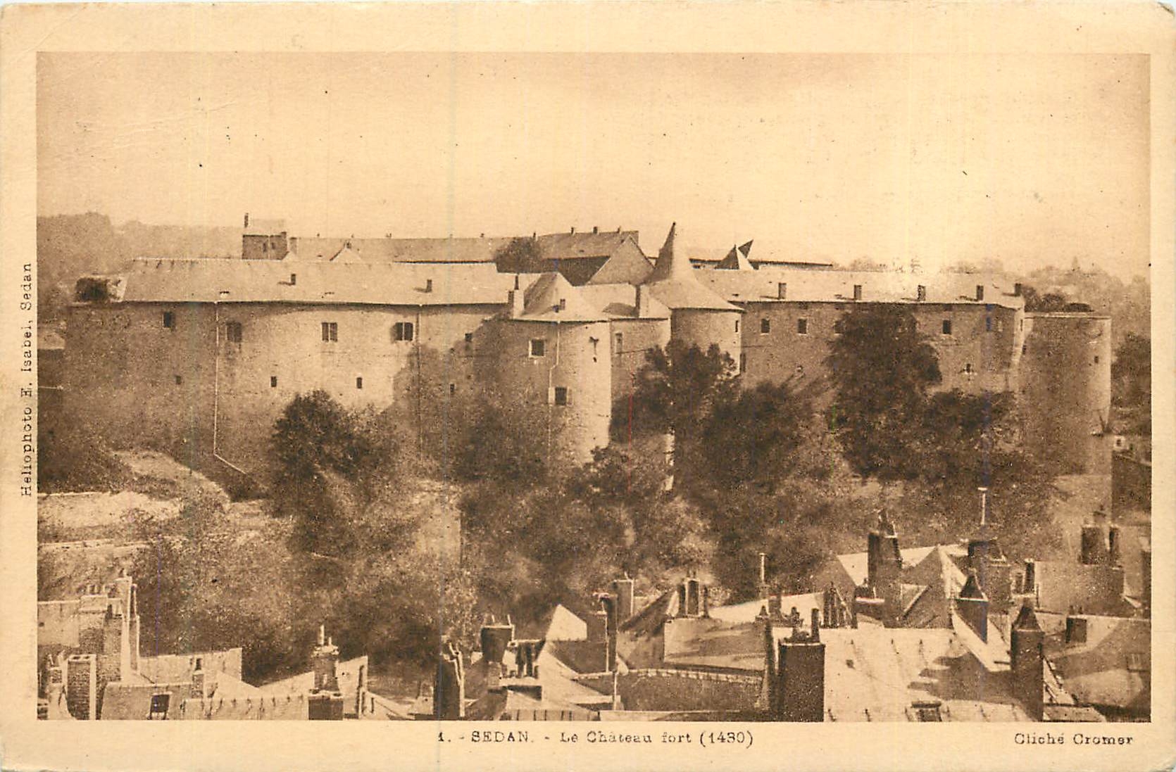 CPA Sedan le Chateau Fort Construit en 1430 par Evrard III de la Marck d'Aremberg