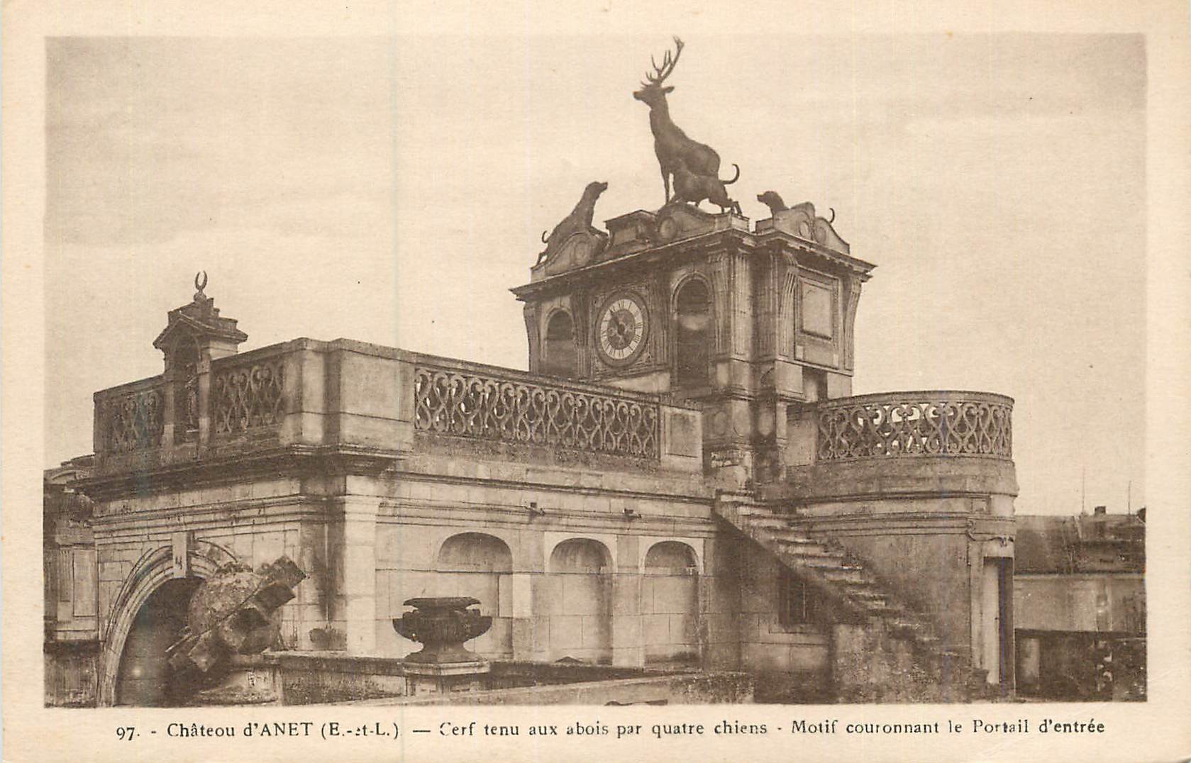 CPA Chateau d'Anet Cerf Tenu au Abois par Quatre Chiens