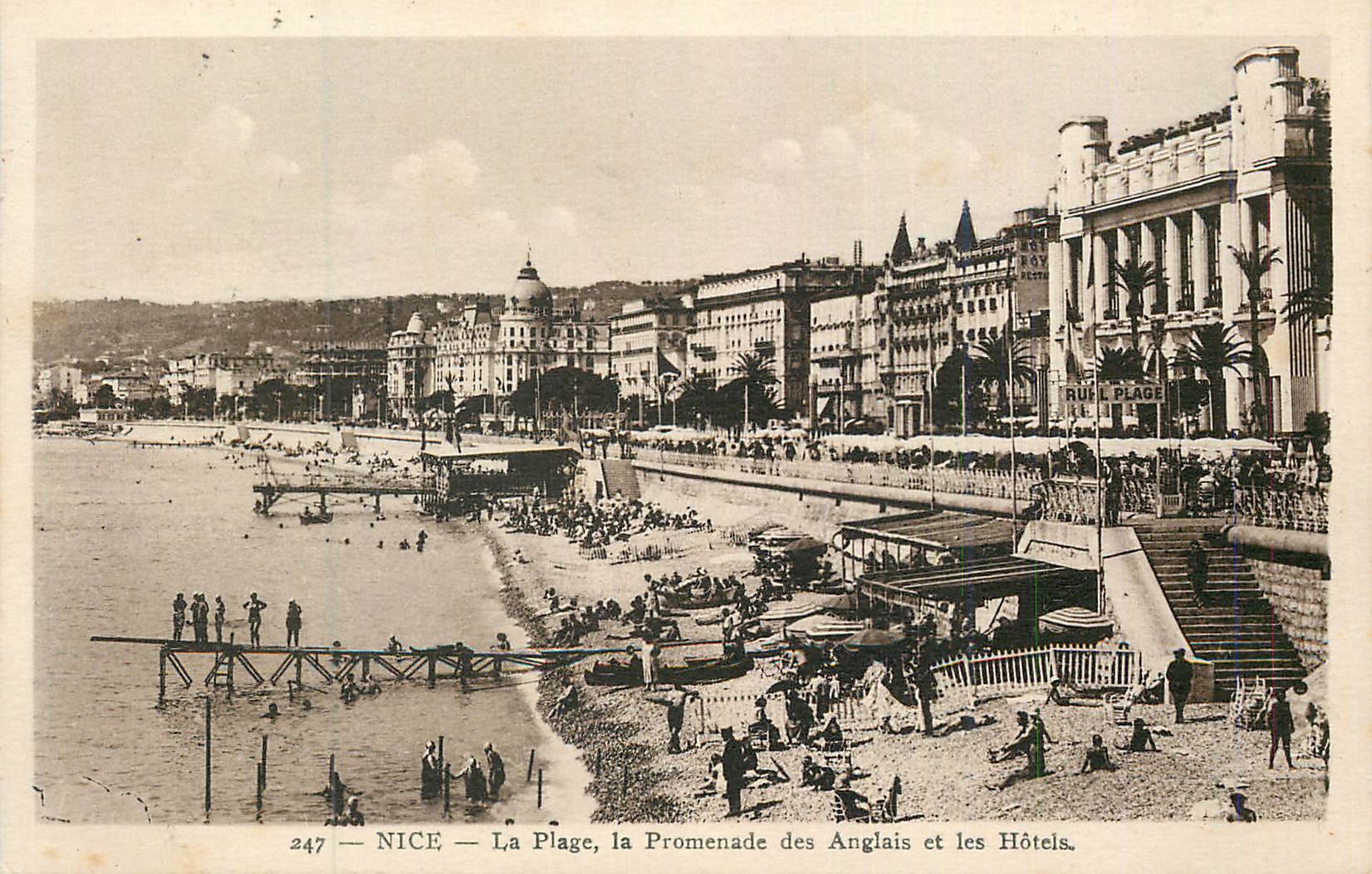 CPA Nice La Plage La Promenade des Anglais et les Hotels