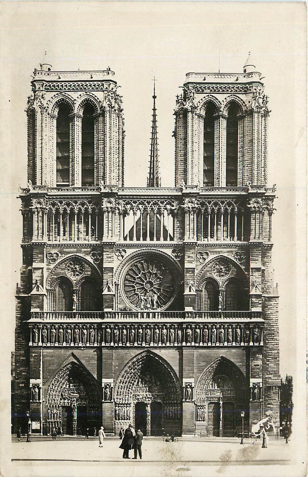 CPA Paris et ses Merveilles Notre Dame
