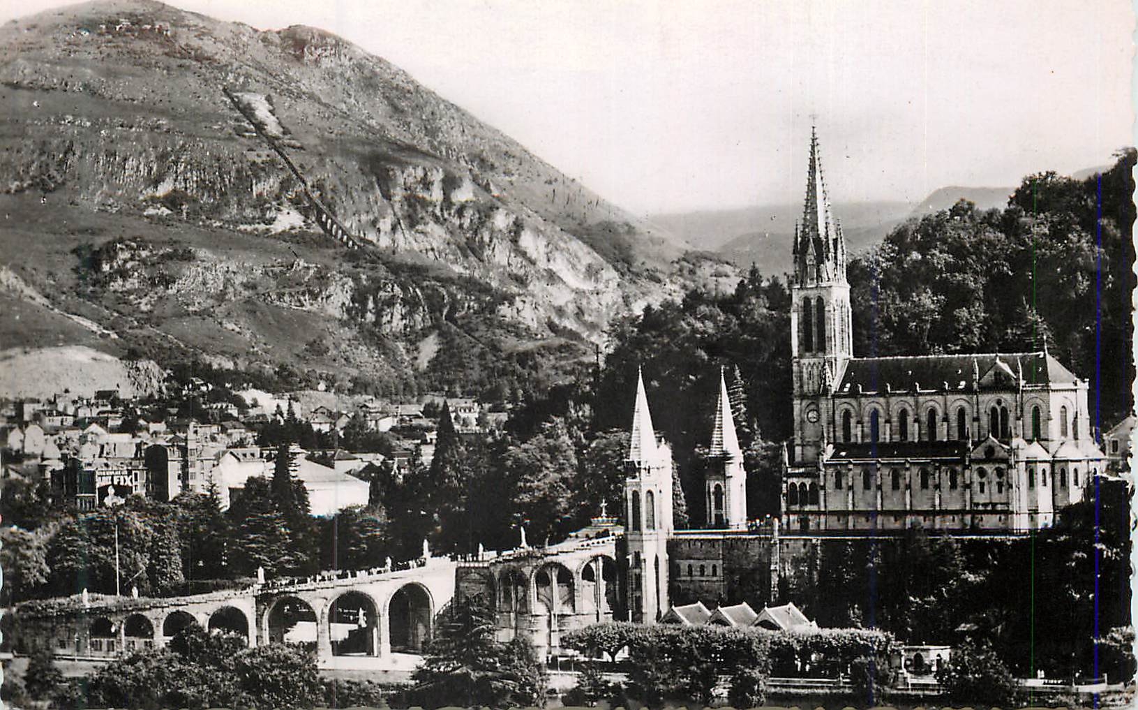 CPM Lourdes La Basilique vue de Cote