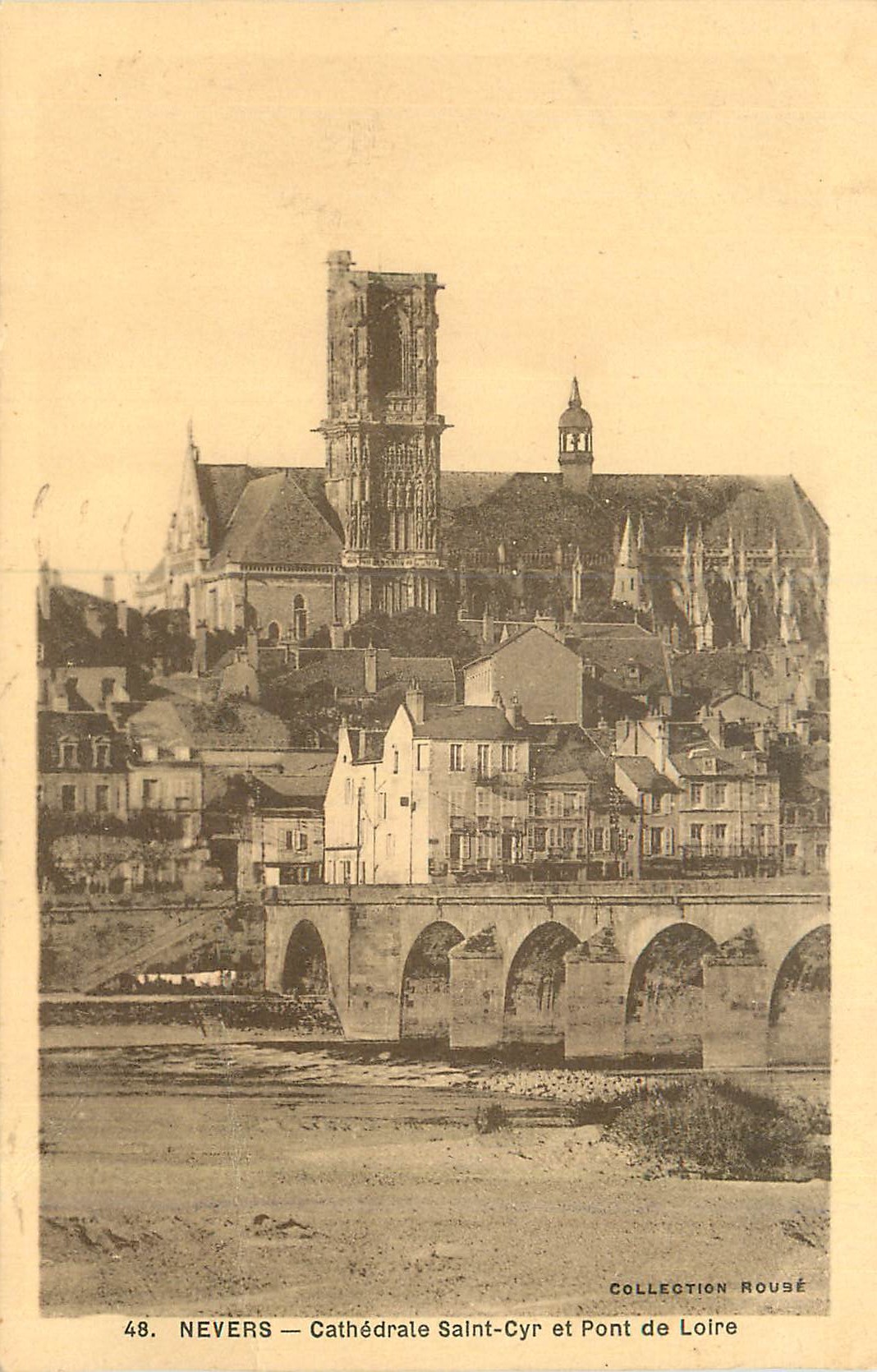 CPA Nevers Cathedrale Saint Cyr et Pont de Loire