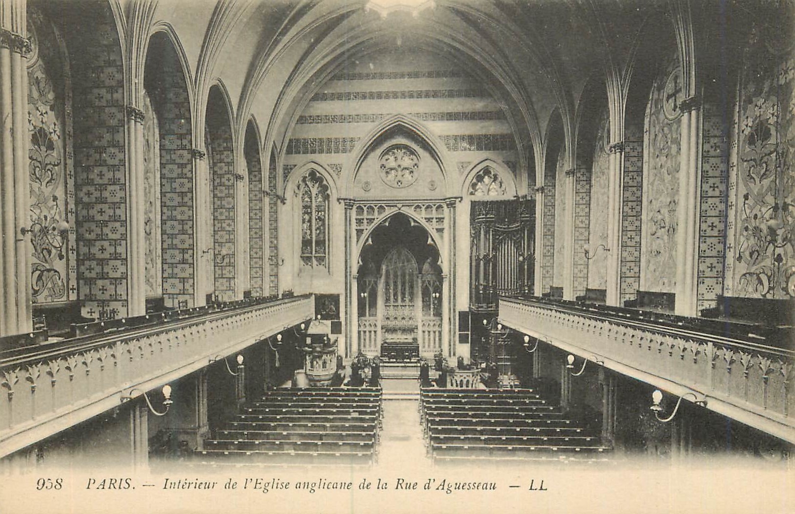 CPA Paris Interieur de l'Eglise Anglicane de la Rue d'Aguessrail LL Orgue