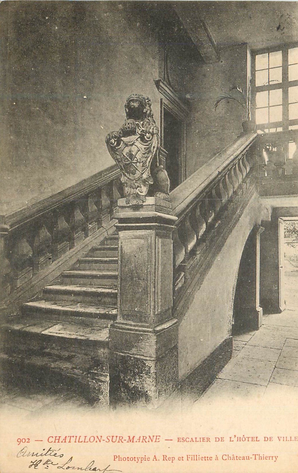 CPA Chalons sur Marne Escalier de l'Hotel de Ville