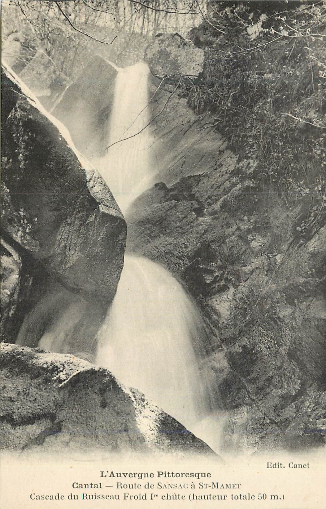 CPA L'Auvergne Pittoresque Cantal Route de Sansac a St Mamet Cascade du Ruisseau Froid Ier Chute