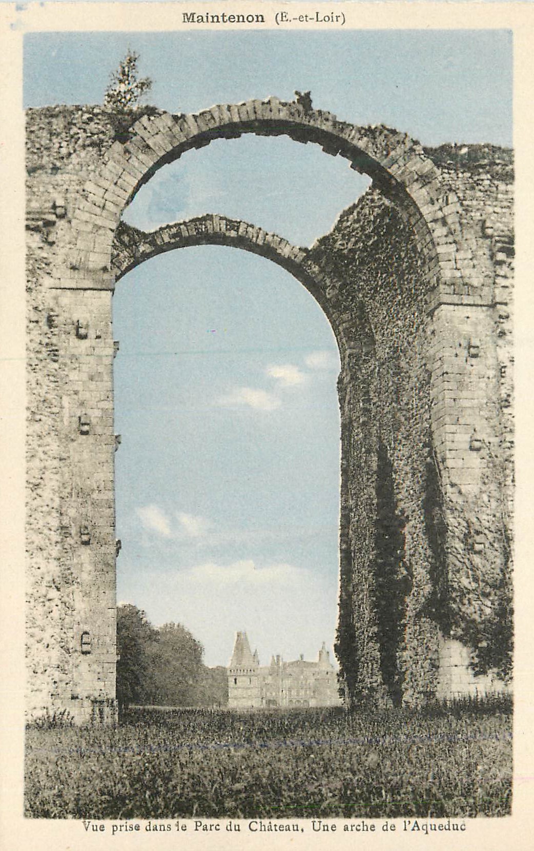 Maintenon (E.-et-Loir) — Vue du parc du château et d'une arche de l'aqueduc — Édit. Deshuilâtre, Libraire