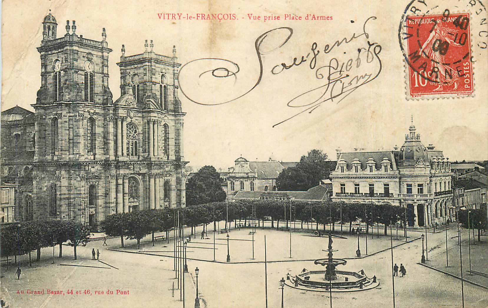 CPA Vitry le Francois Vue Prise Place d'Armes