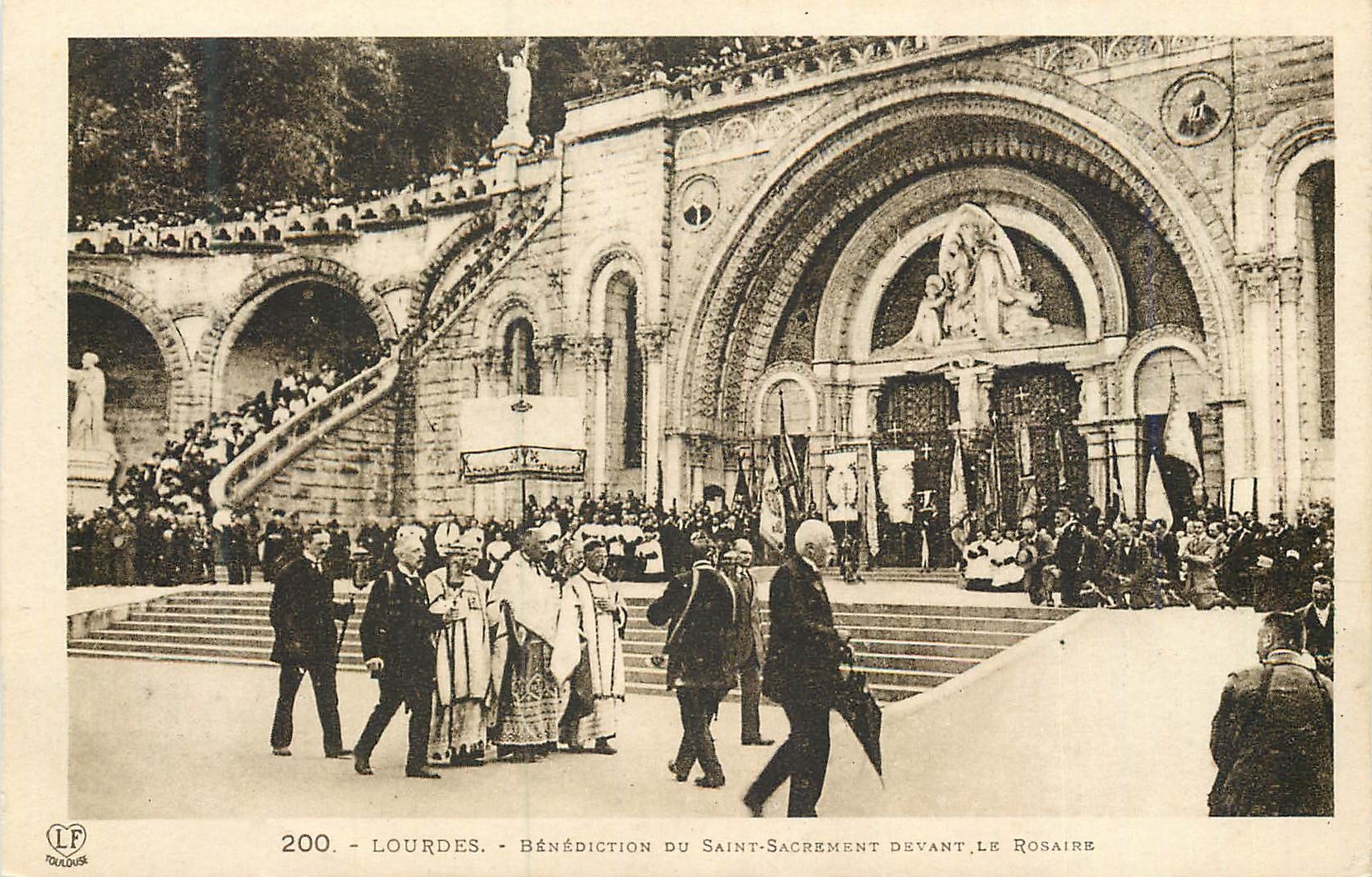 CPA Lourdes Benediction du Saint Sacrement devant leRosaire