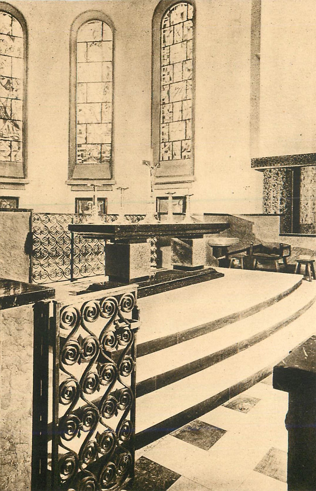 CPA Paris Eglise des Etudiants (Sacre Coeur) Maitre d'Autel Vu du Cote de l'Epitre