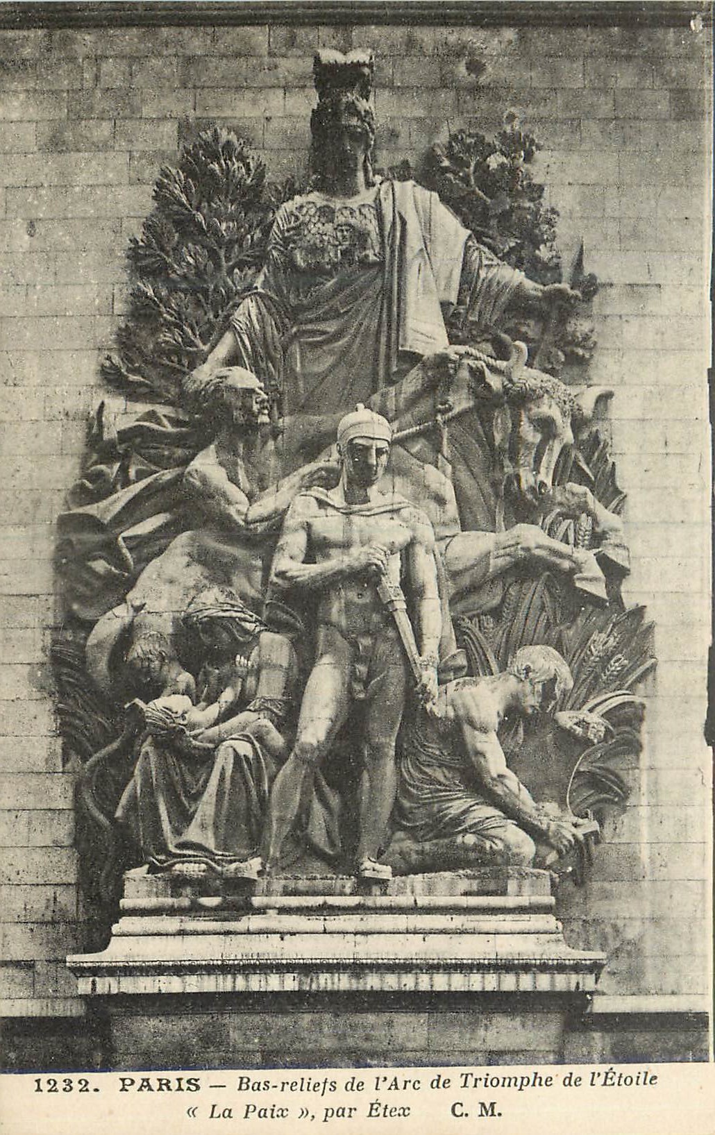 CPA Paris Bas Reliefs de l'Arc de Triomphe de l'Etoile la Paix par Etex