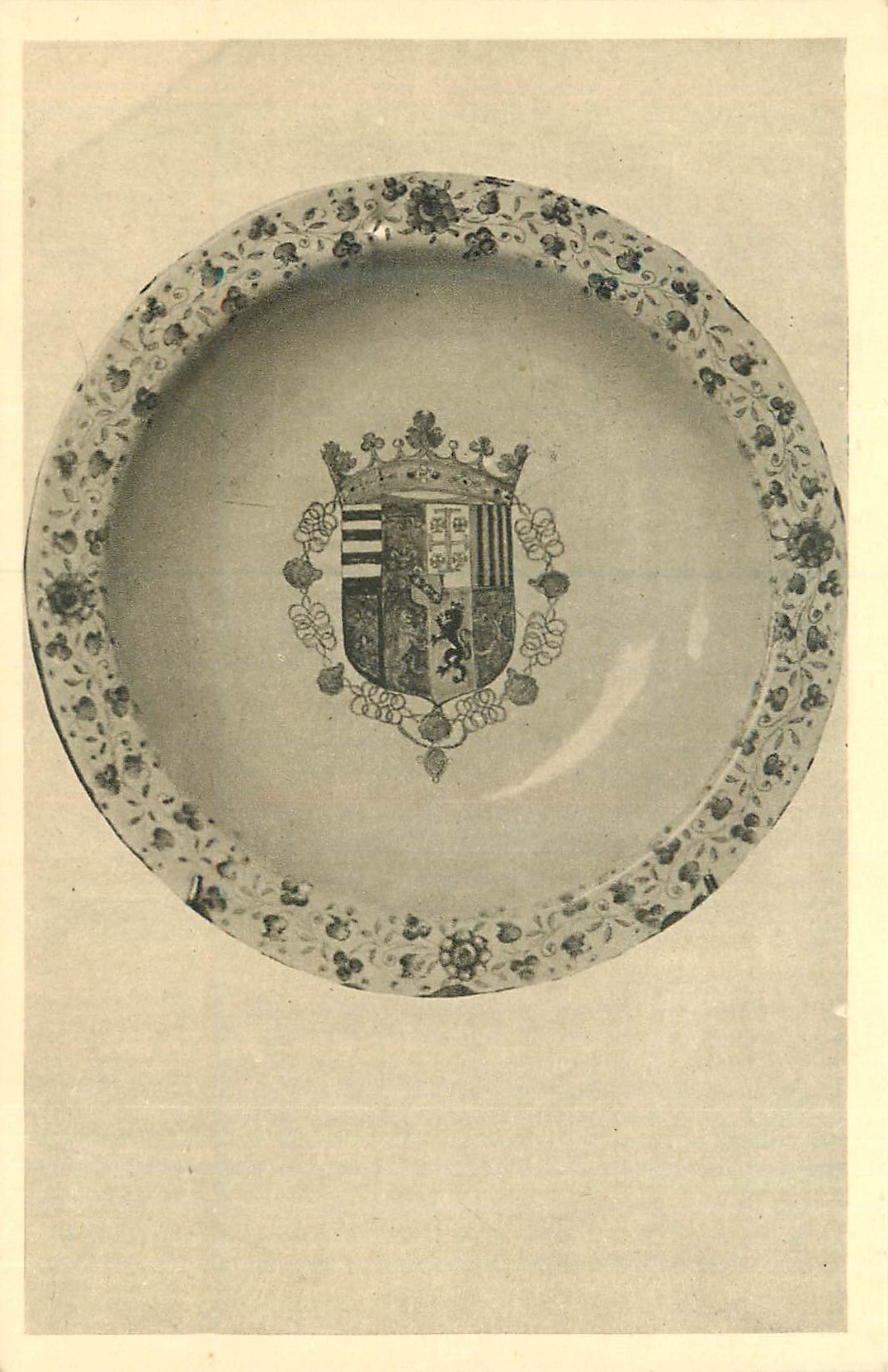 Plat aux armes du duc Charles III — Musée historique lorrain, Nancy — Série IV