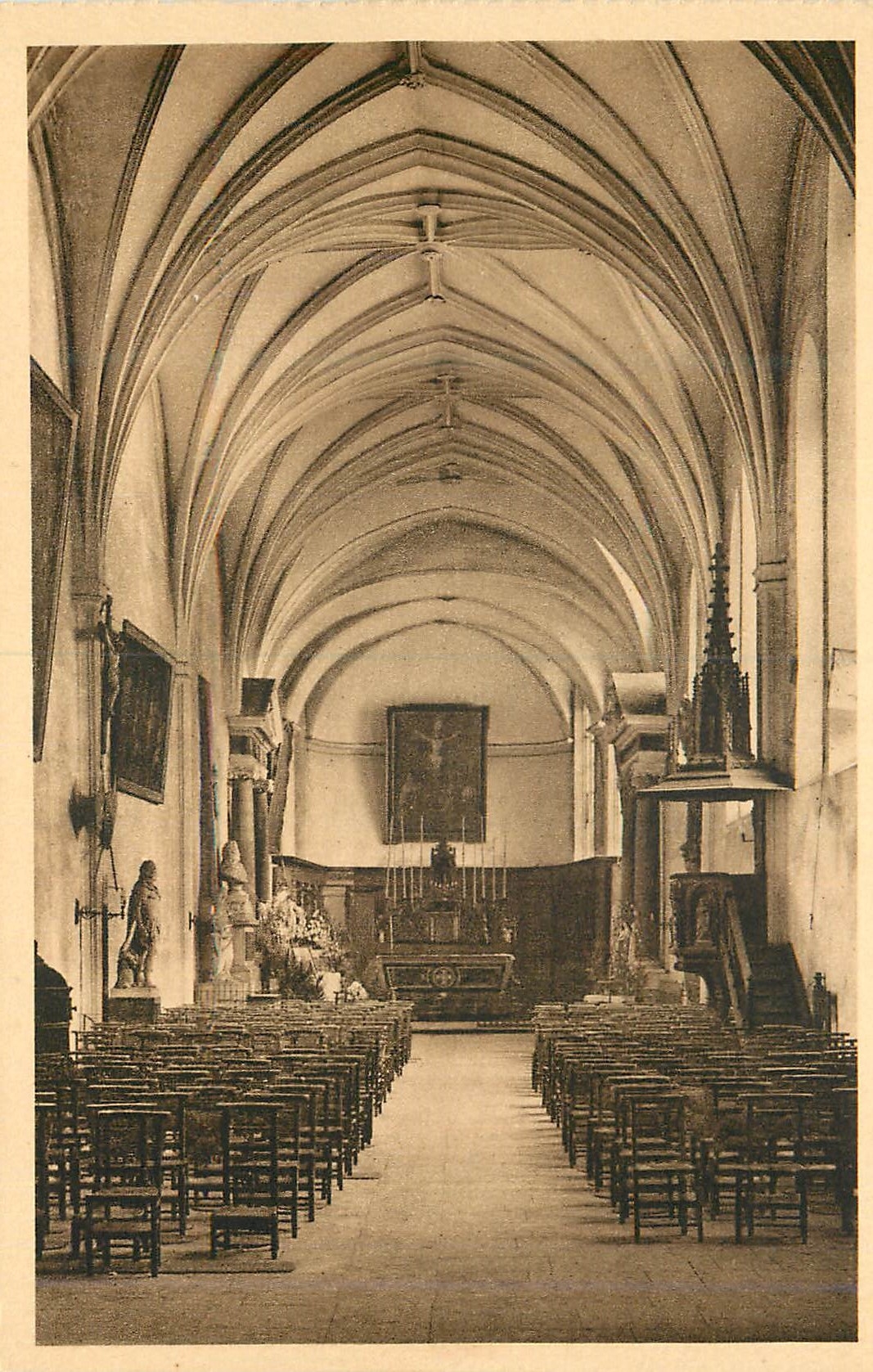 CPA Nancy Interieur de l'Eglise des Cordeliers