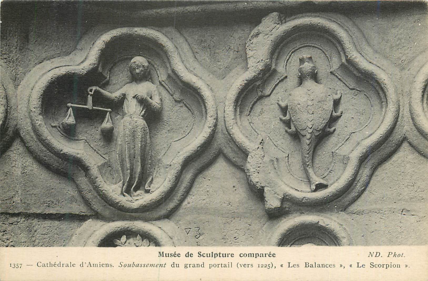 CPA Musee de Sculpture Comparee cathedrale d'Amiens Soubassement du Grand Portail (vers 1225) Les balances le Scorpion