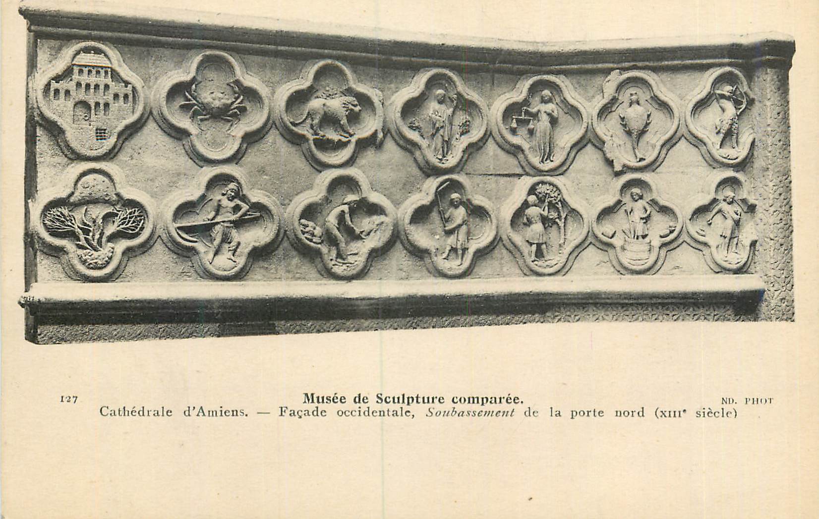 CPA Musee de Sculpture Comparee cathedrale d'Amiens Facade Occidentale Soubassement de la Porte Nord (XIIIe Siecle)