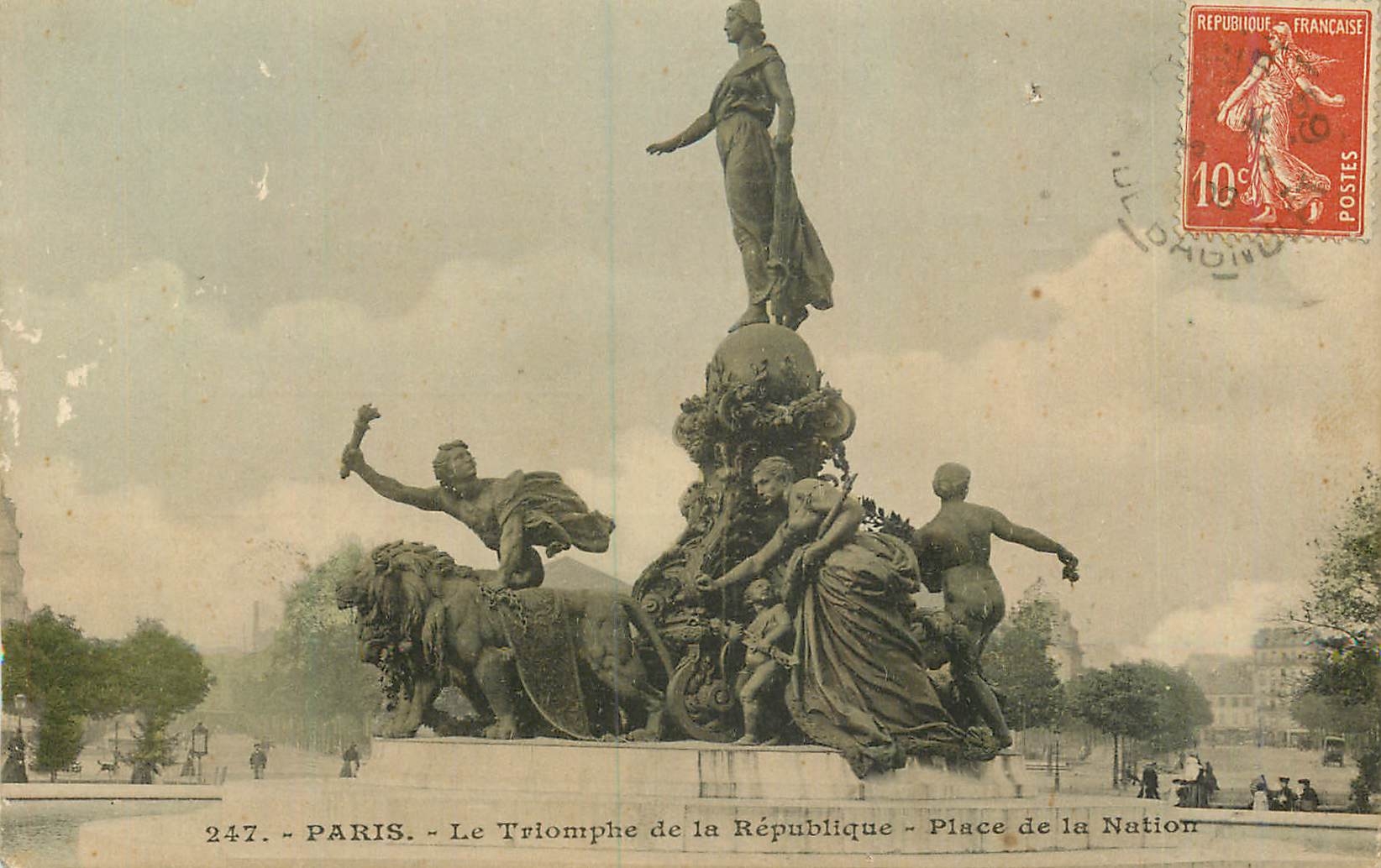 CPA Paris Le Triomphe de la Republique Place de la Nation Lion