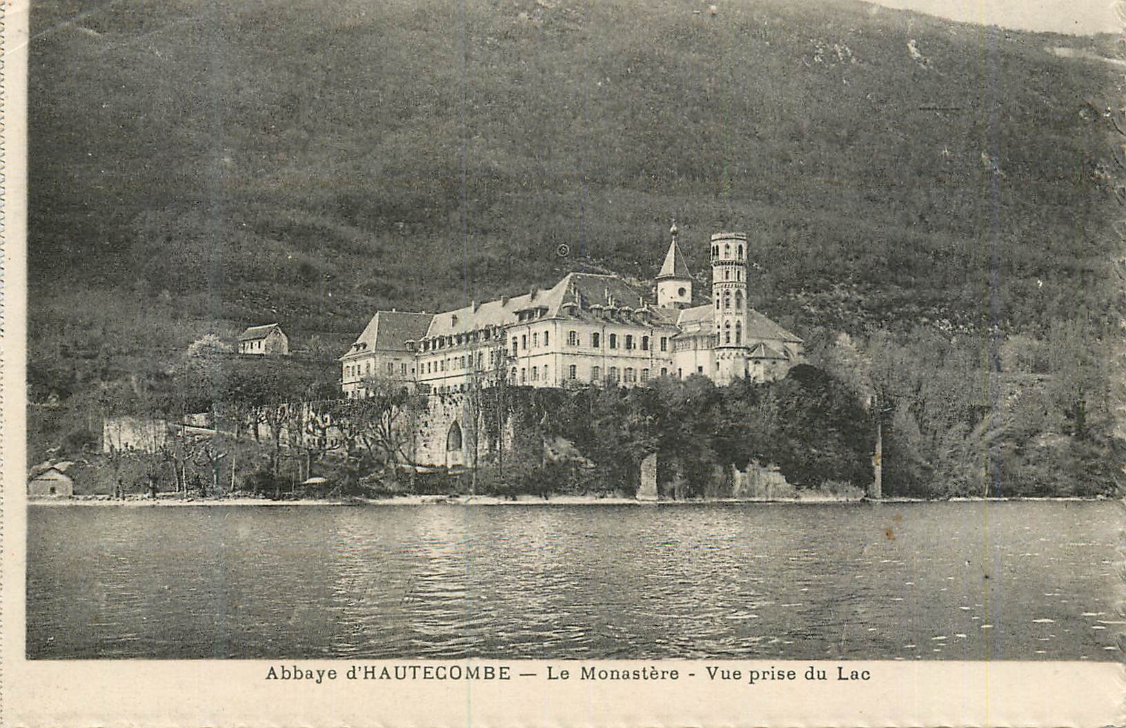 CPA Abbaye d'Hautecombe Le Monastere Vue Prise du Lac