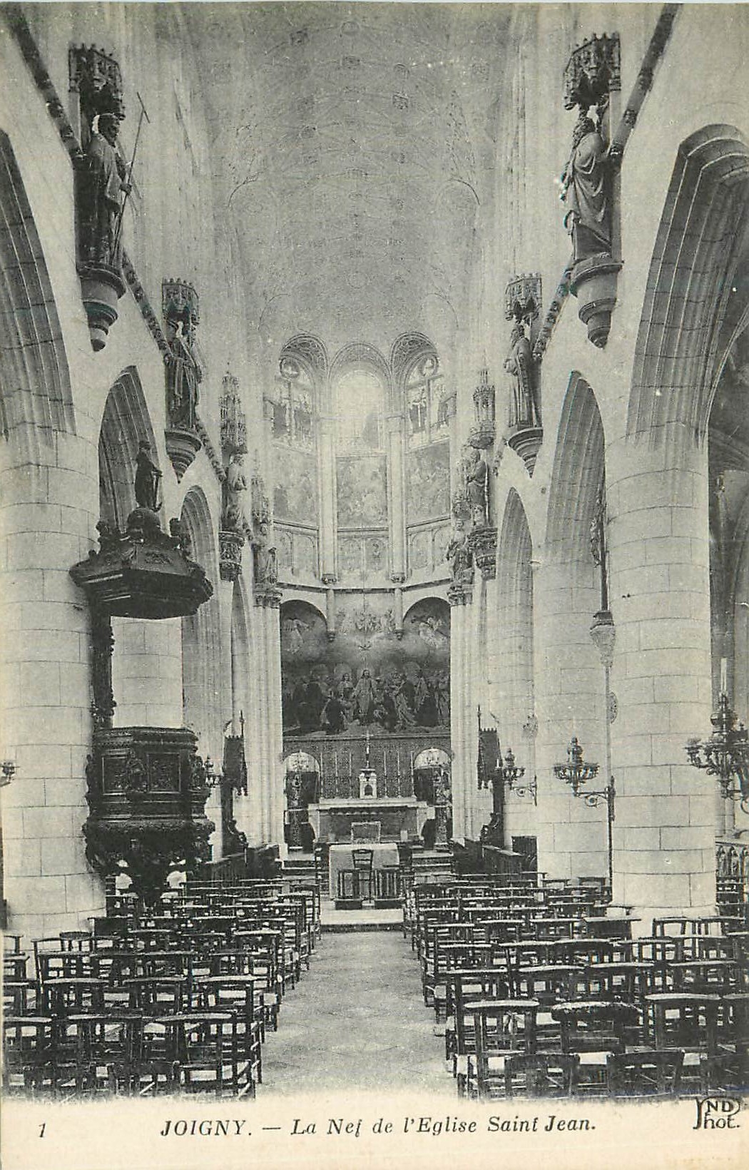 CPA Joigny La Nef de l'Eglise Saint Jean