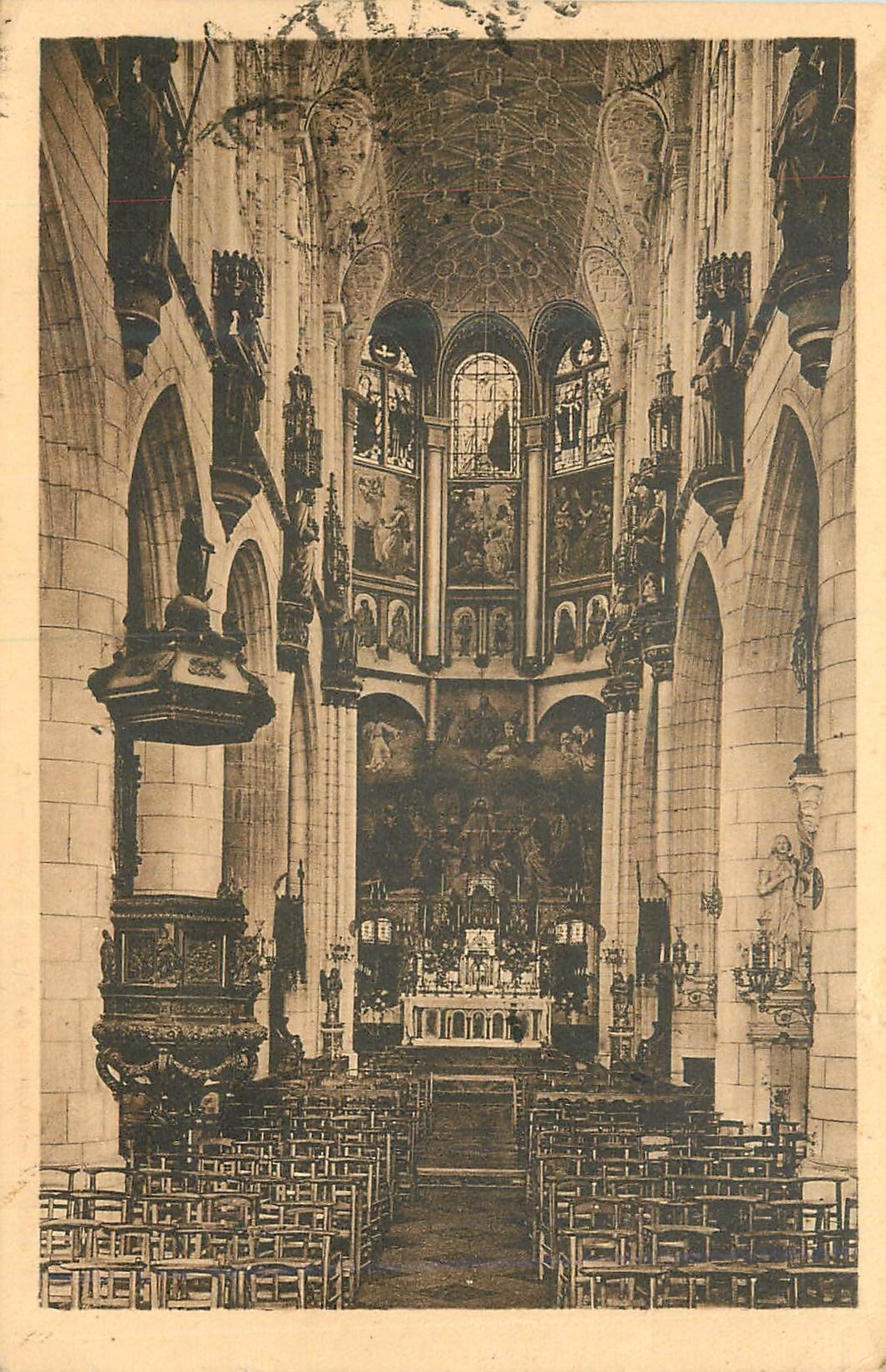 CPA Joigny Interieur de l'Eglise St Jean