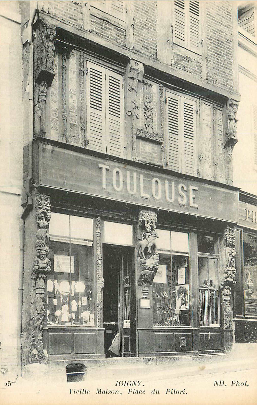 CPA Joigny Vieille Maison Place du Roi Toulouse