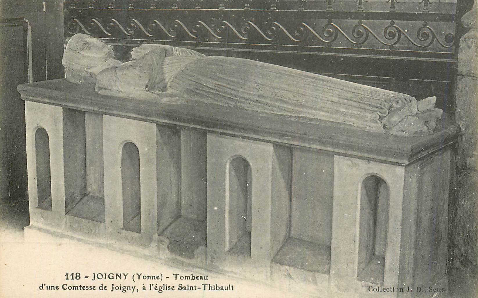 CPA Joigny (Yonne) Tombeau d'une Comtesse de Joigny a l'Eglise St Thibault