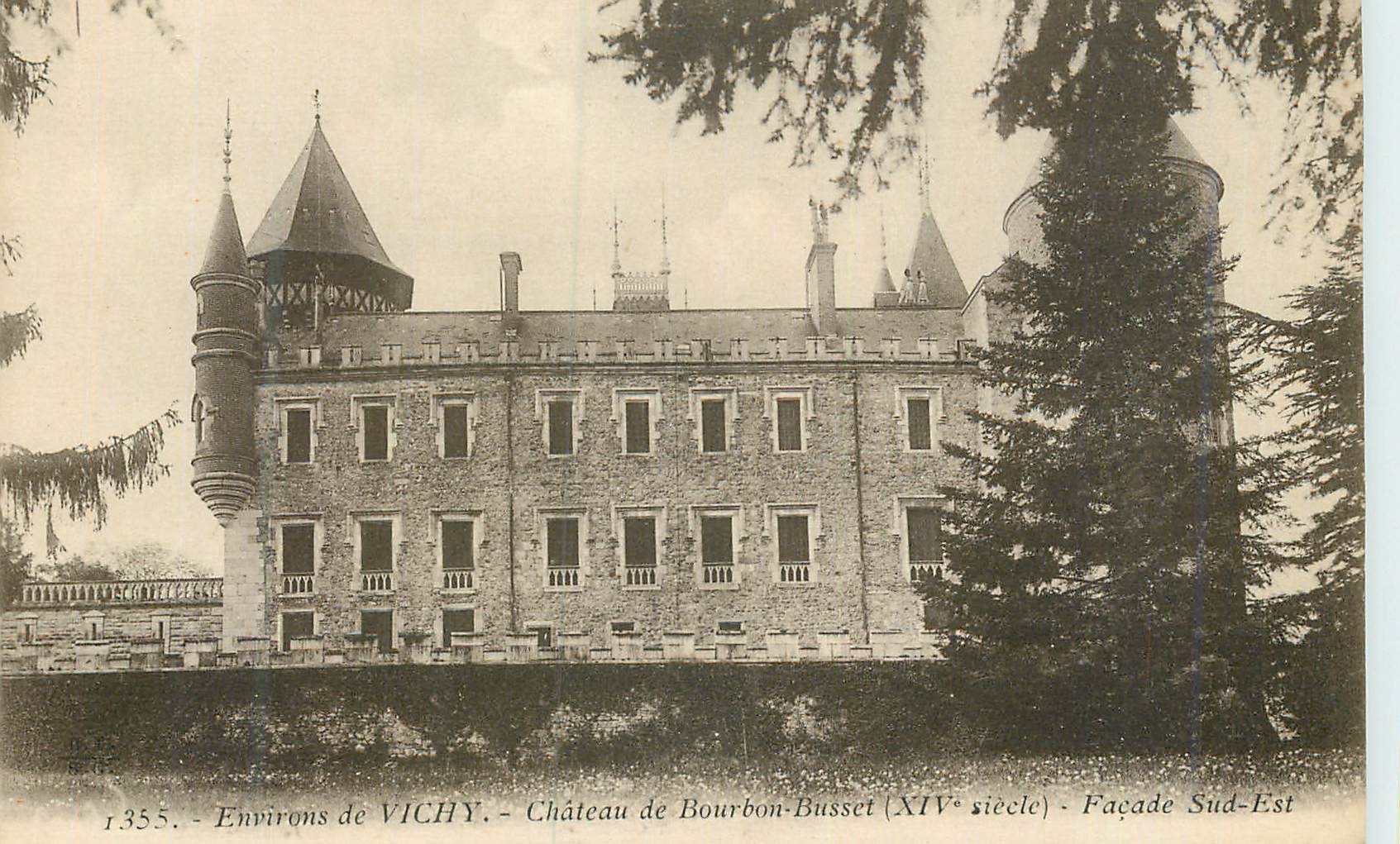 Château de Bourbon-Busset — Façade Sud-Est — Environs de Vichy