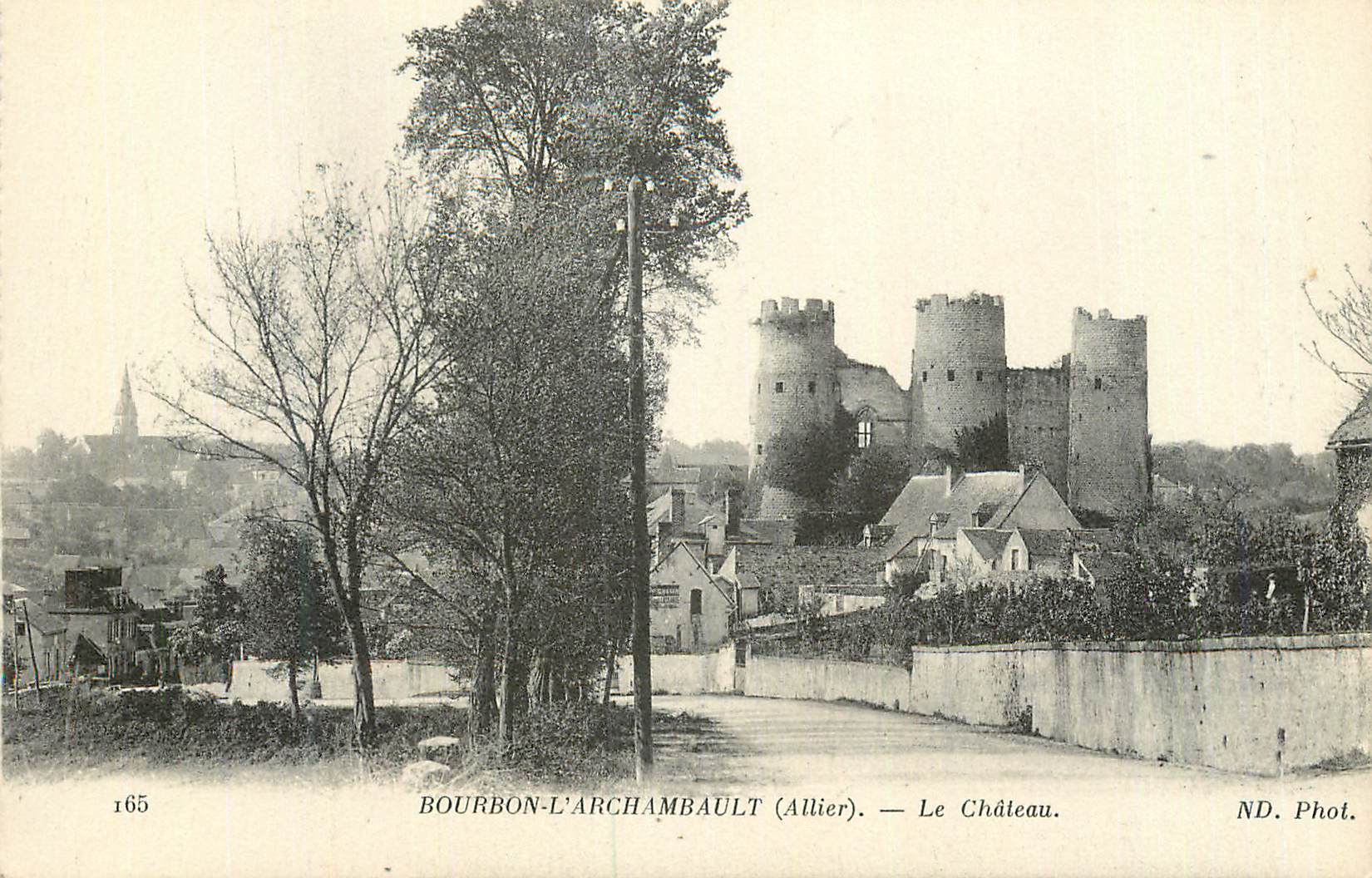 CPA Environ L'Archambault (Allier) Le Chateau