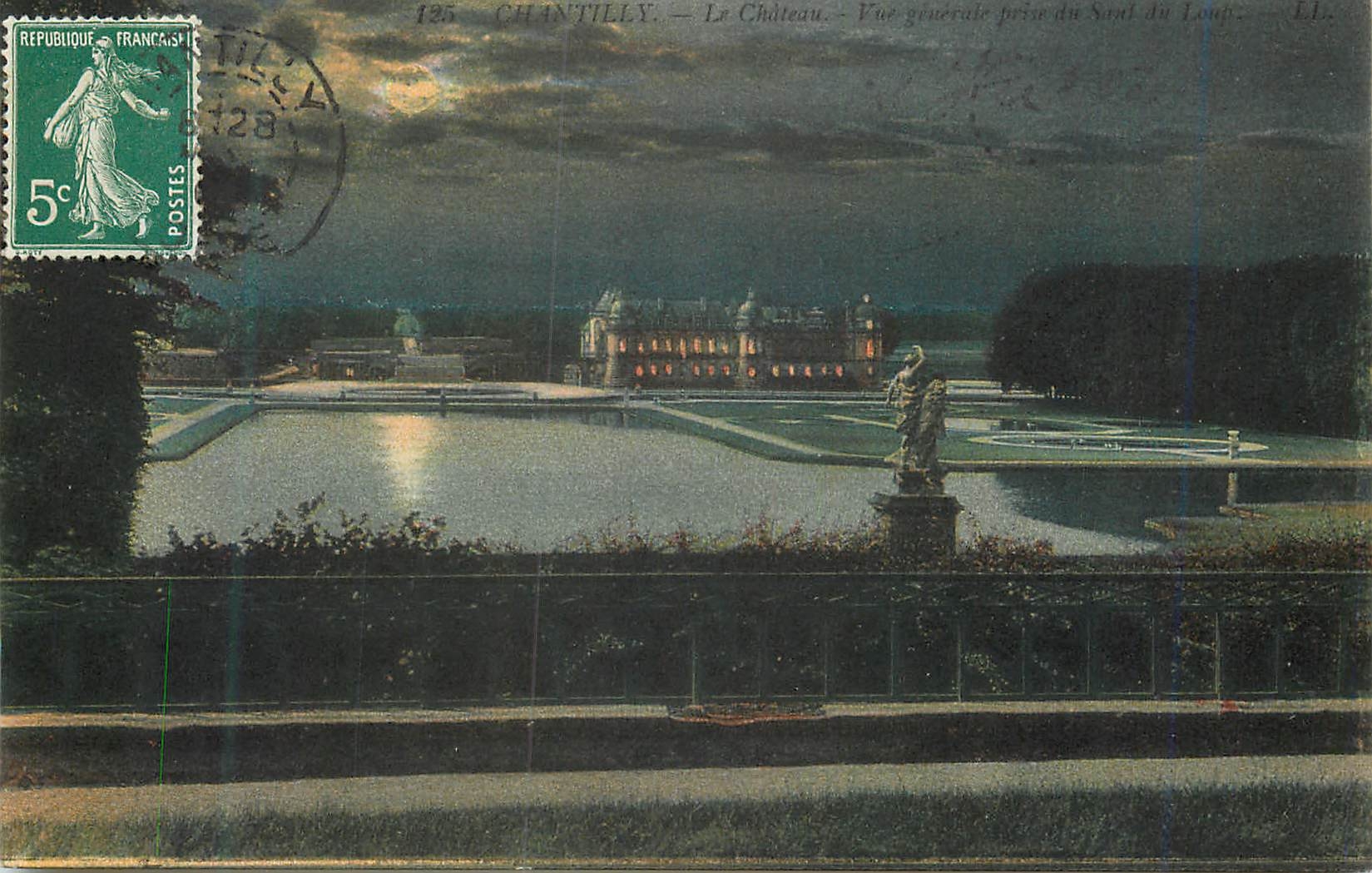 CPA Chantilly Le Chateau Vue Generale Prise au Saut du Loup LL